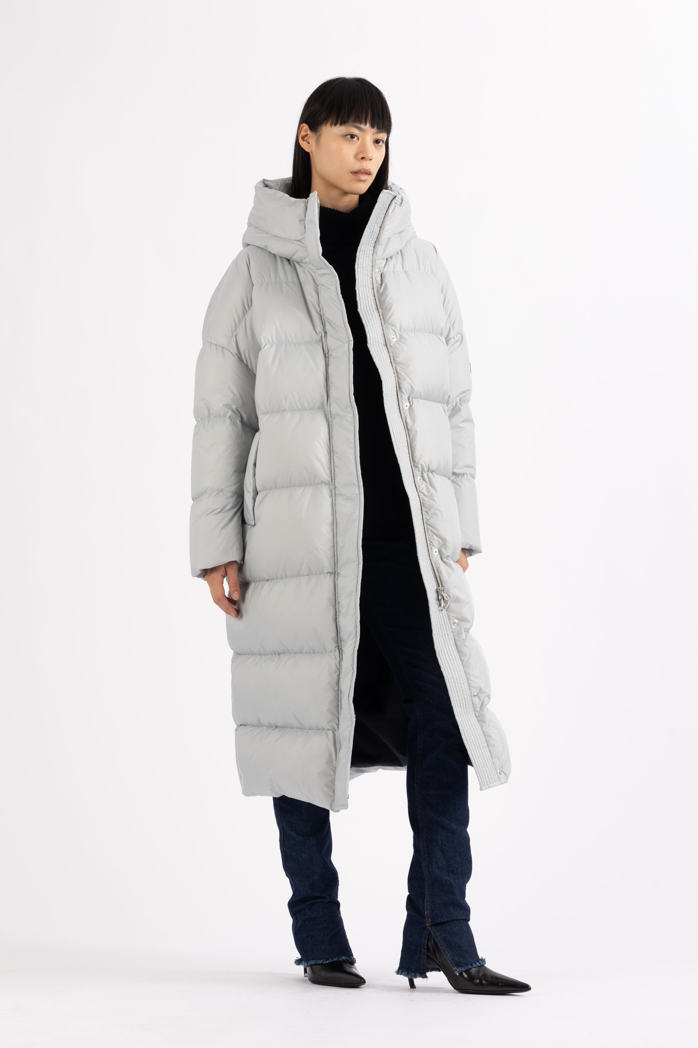 Dropped shoulders Lempelius long downcoat in iced grey