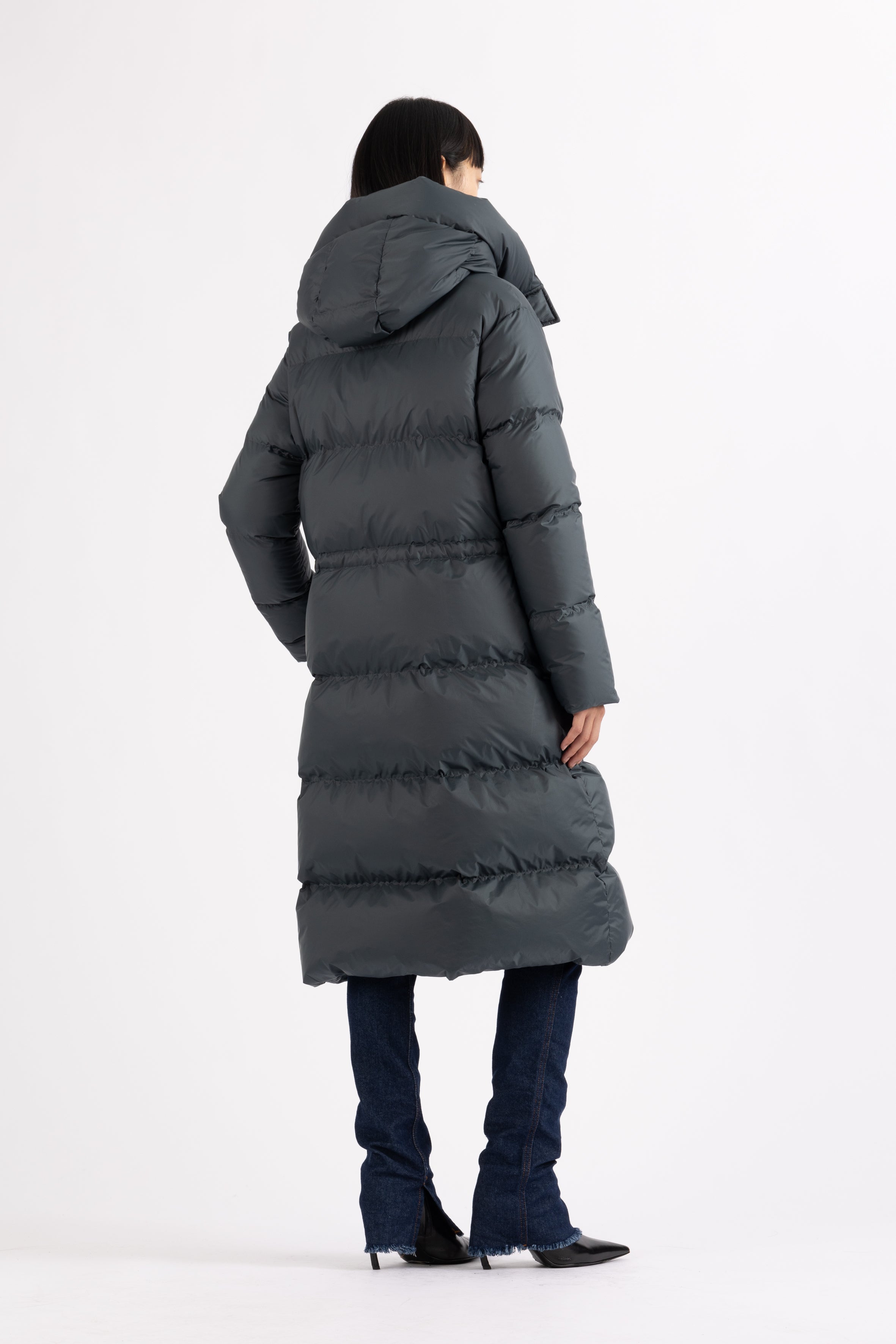 Long hooded Lempelius downcoat with a slim sihouette