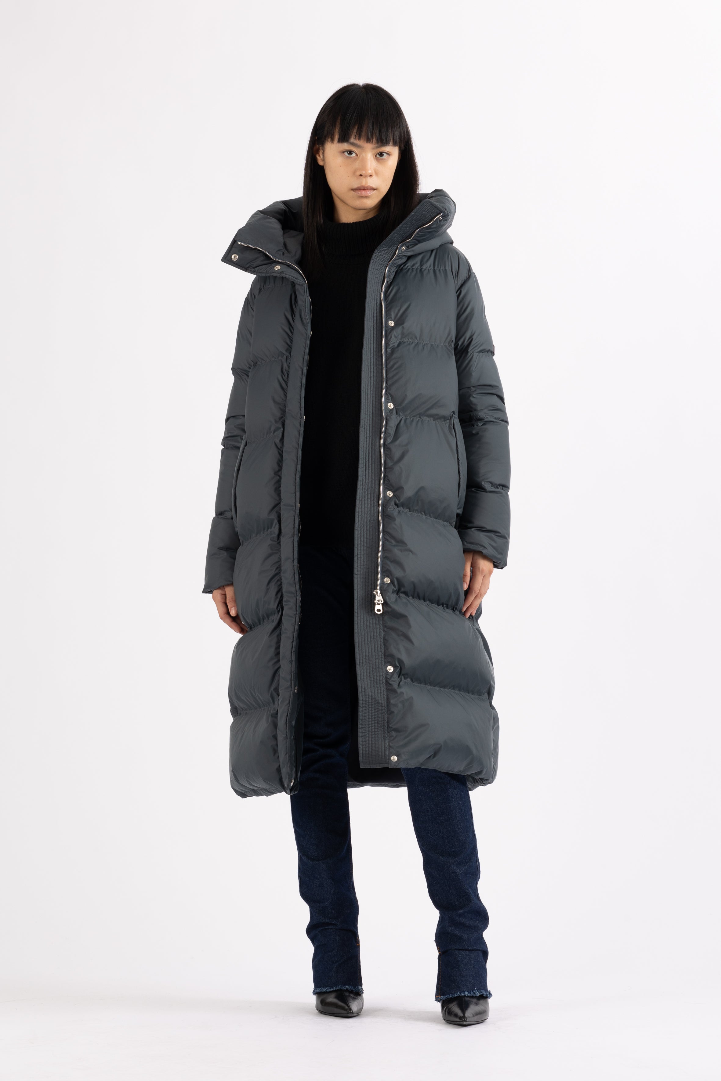 Long hooded Lempelius downcoat with a slim sihouette