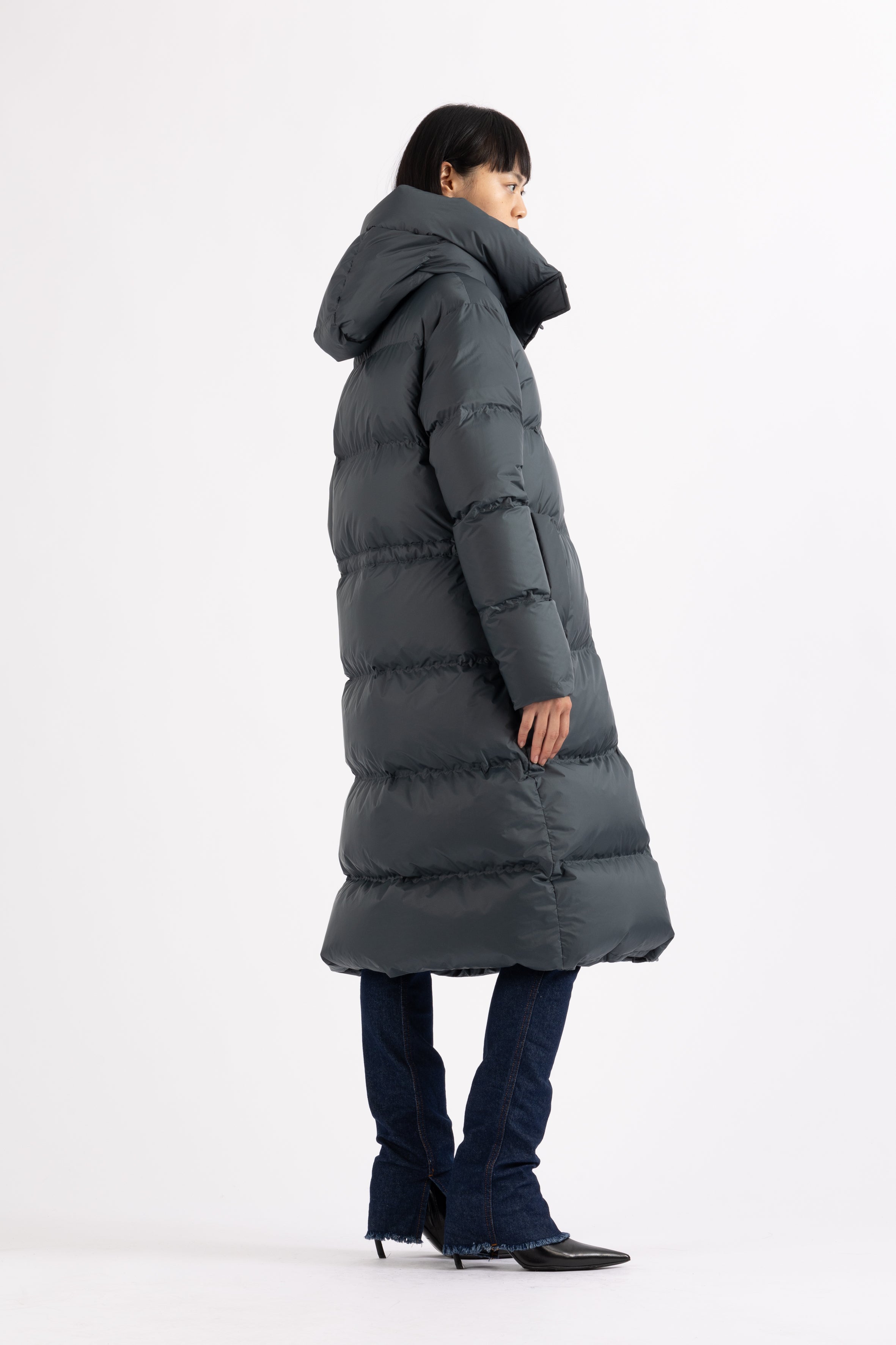 Long hooded Lempelius downcoat with a slim sihouette