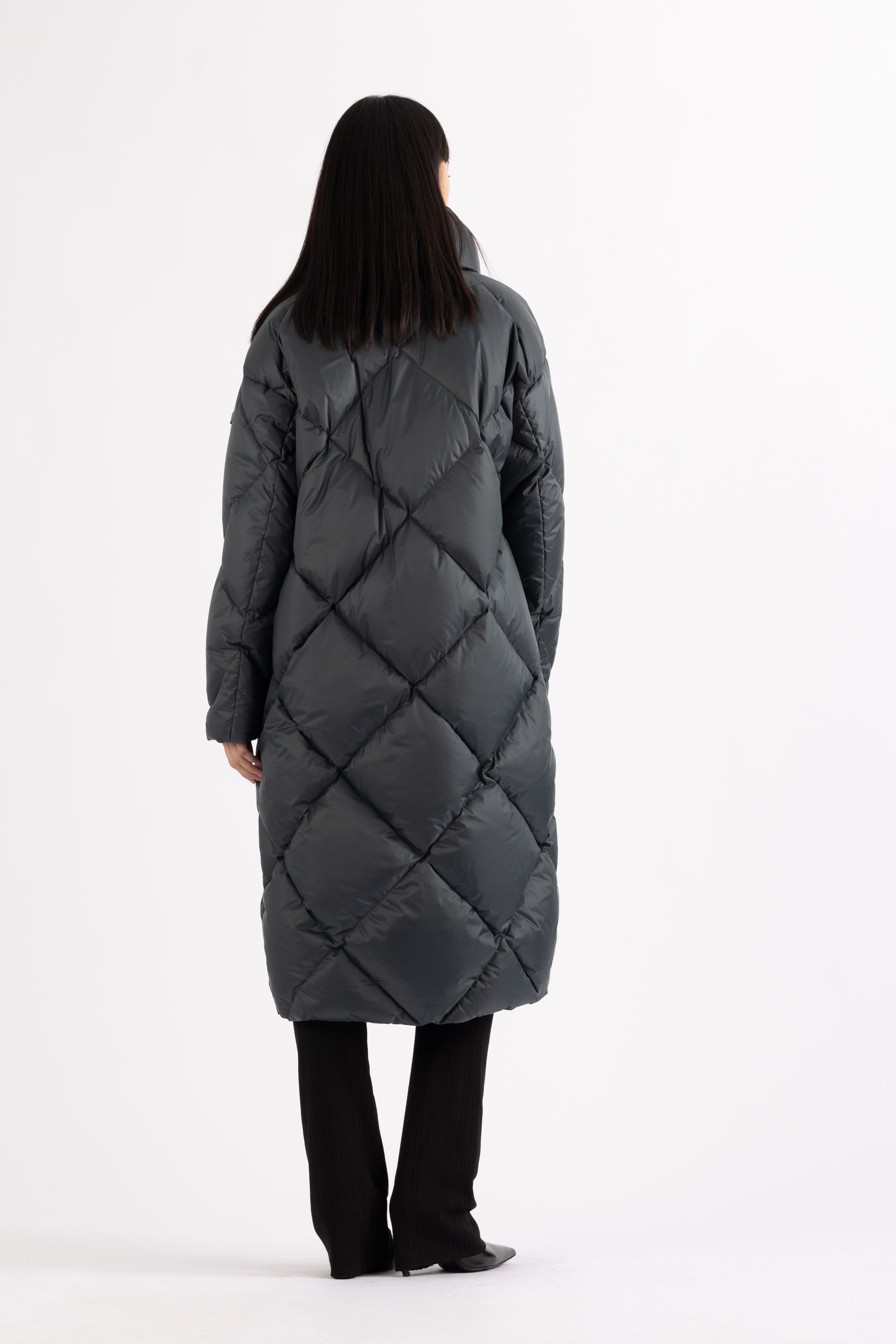 oversized Lempelius diamond quilt down coat in bluegrey