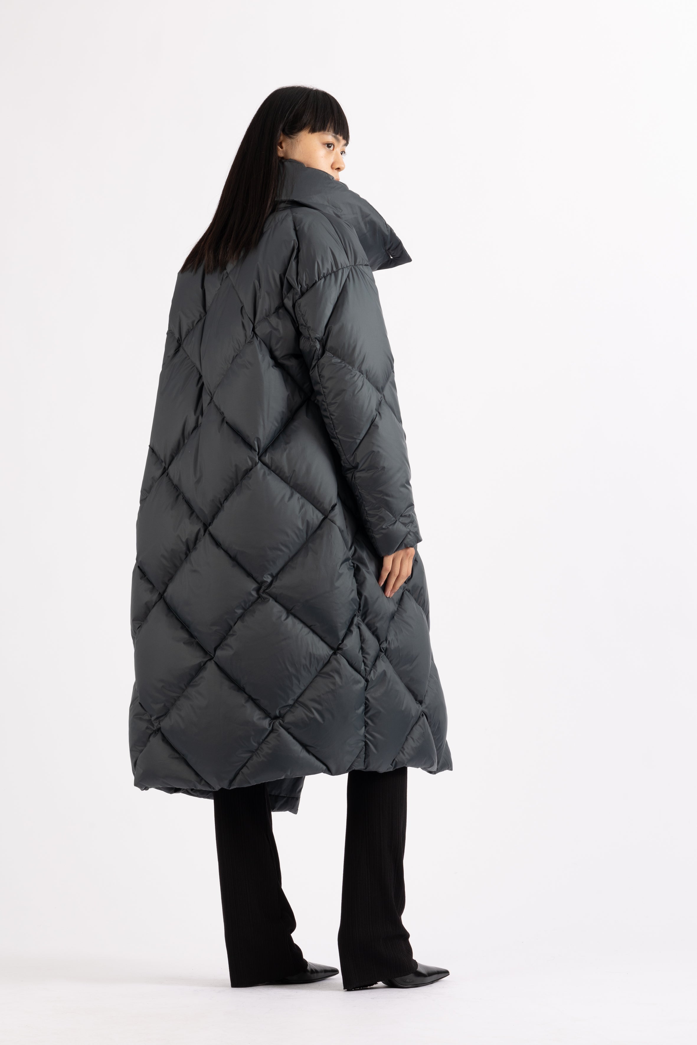 oversized Lempelius diamond quilt down coat in bluegrey