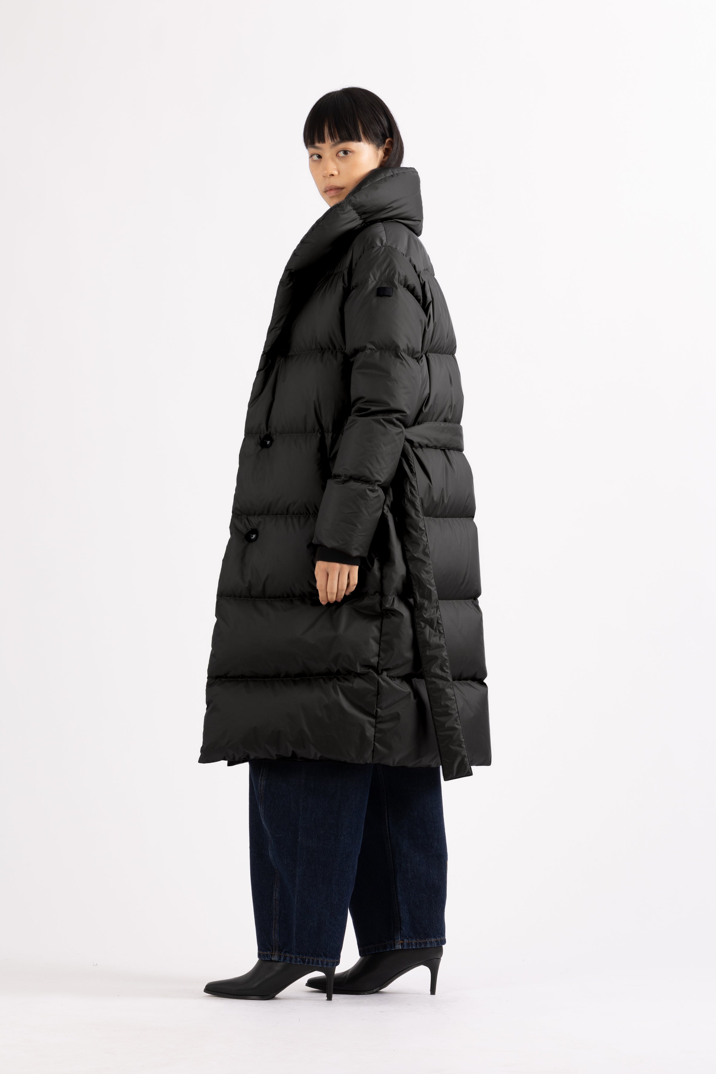 Lempelius belted down coat with shawl collar in color black