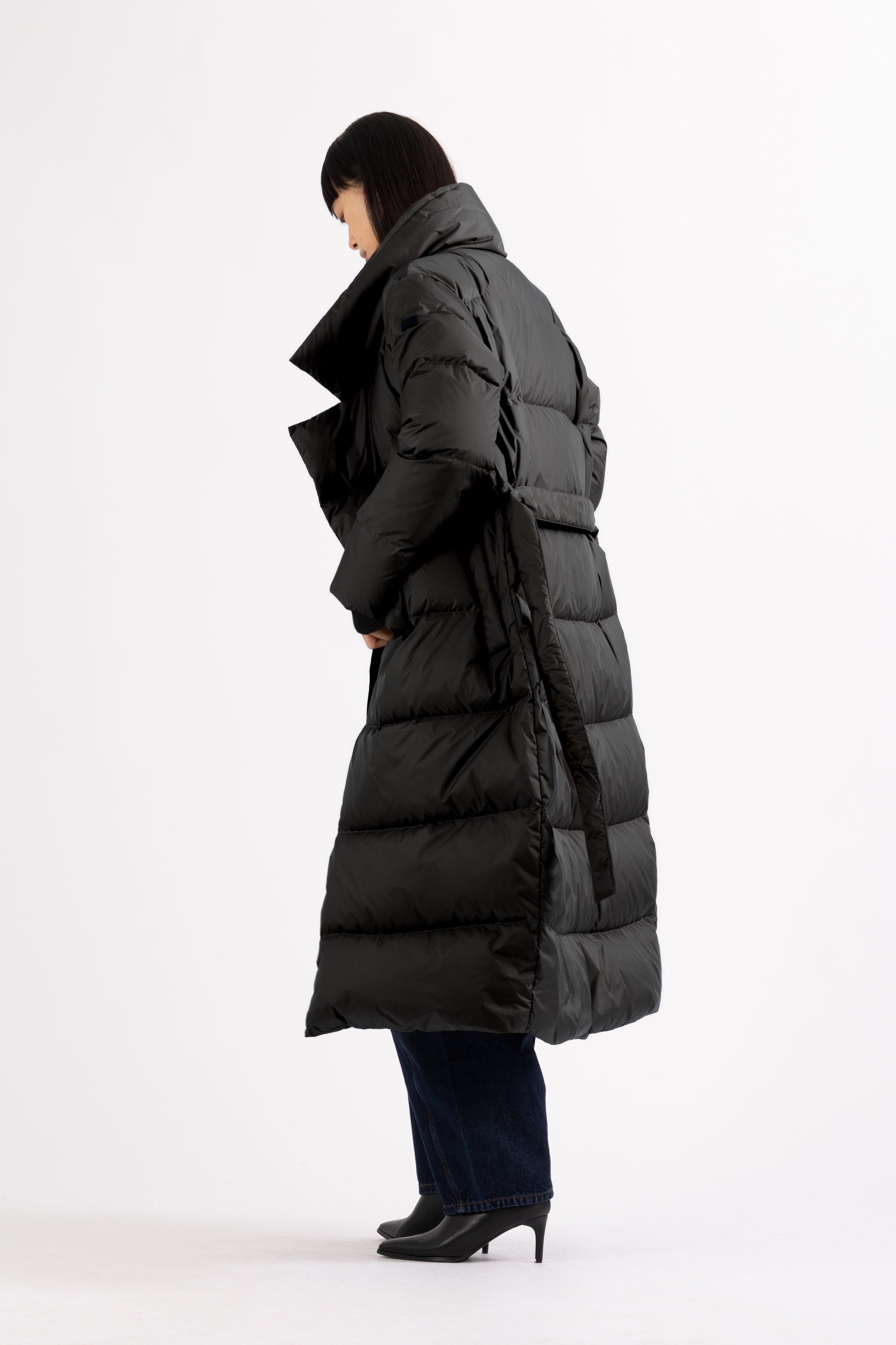 Long belted Lempelius down coat in the color black