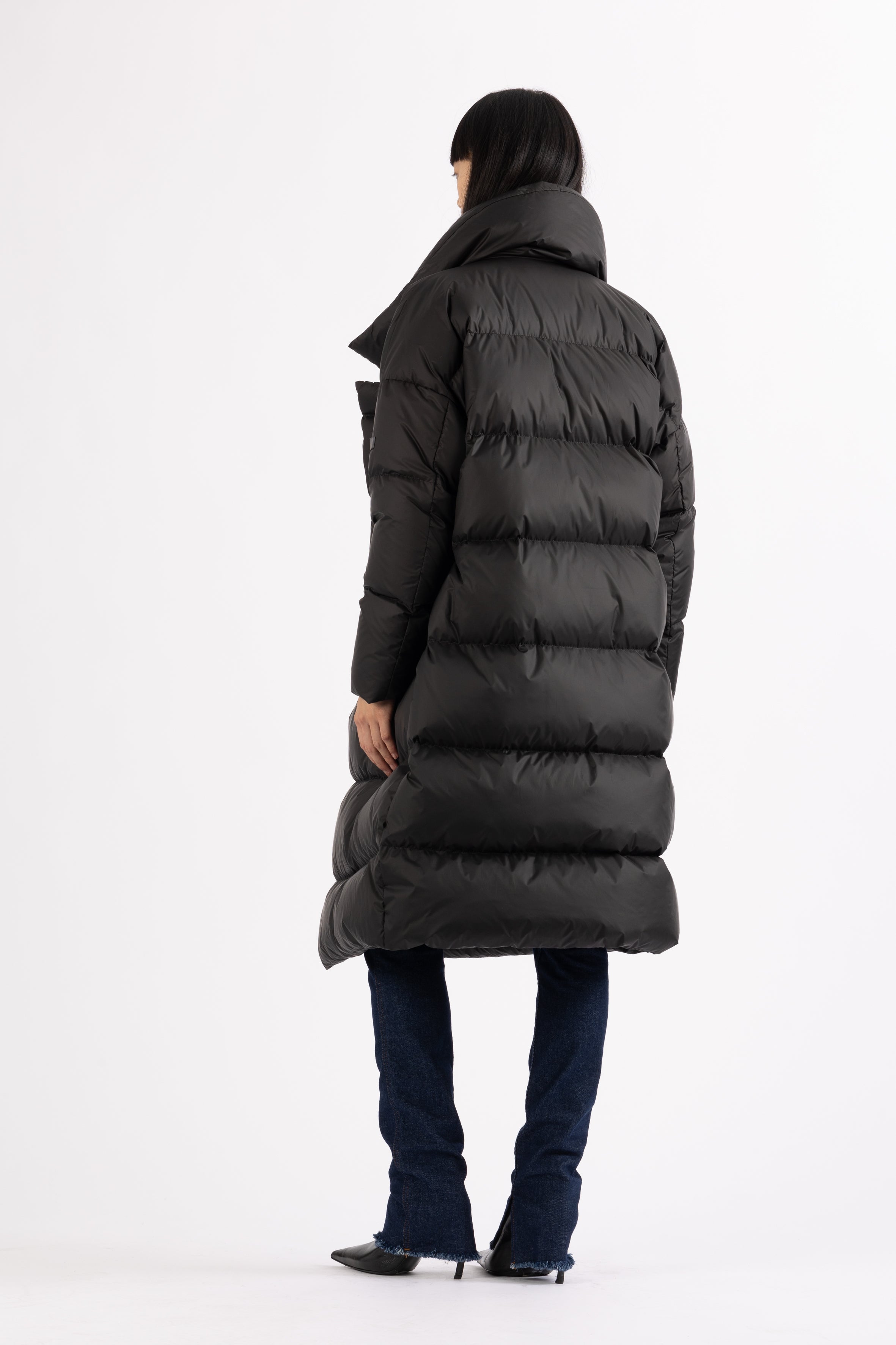 Oversized Lempelius wrap down coat in black