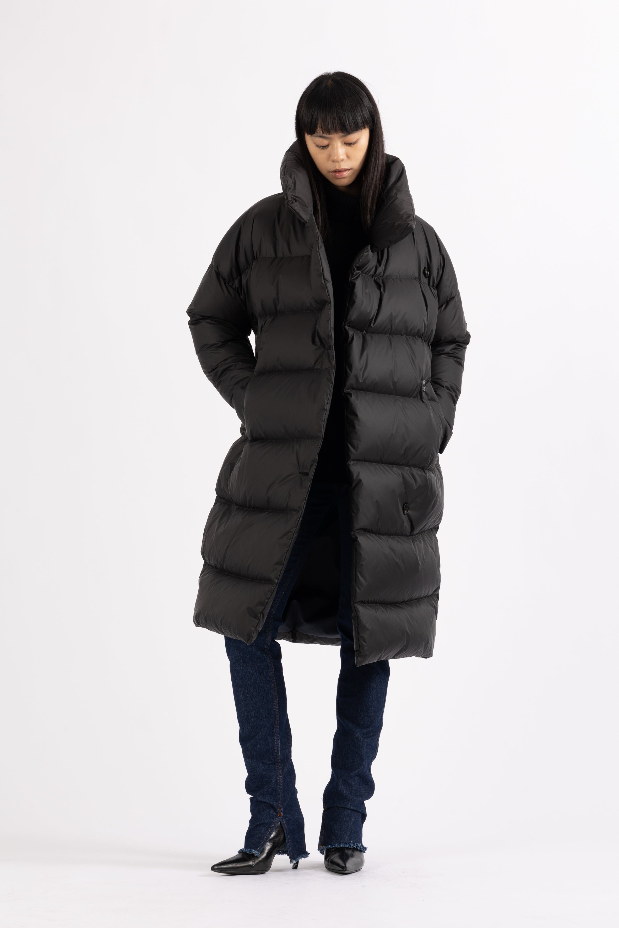 Oversized Lempelius wrap down coat in black