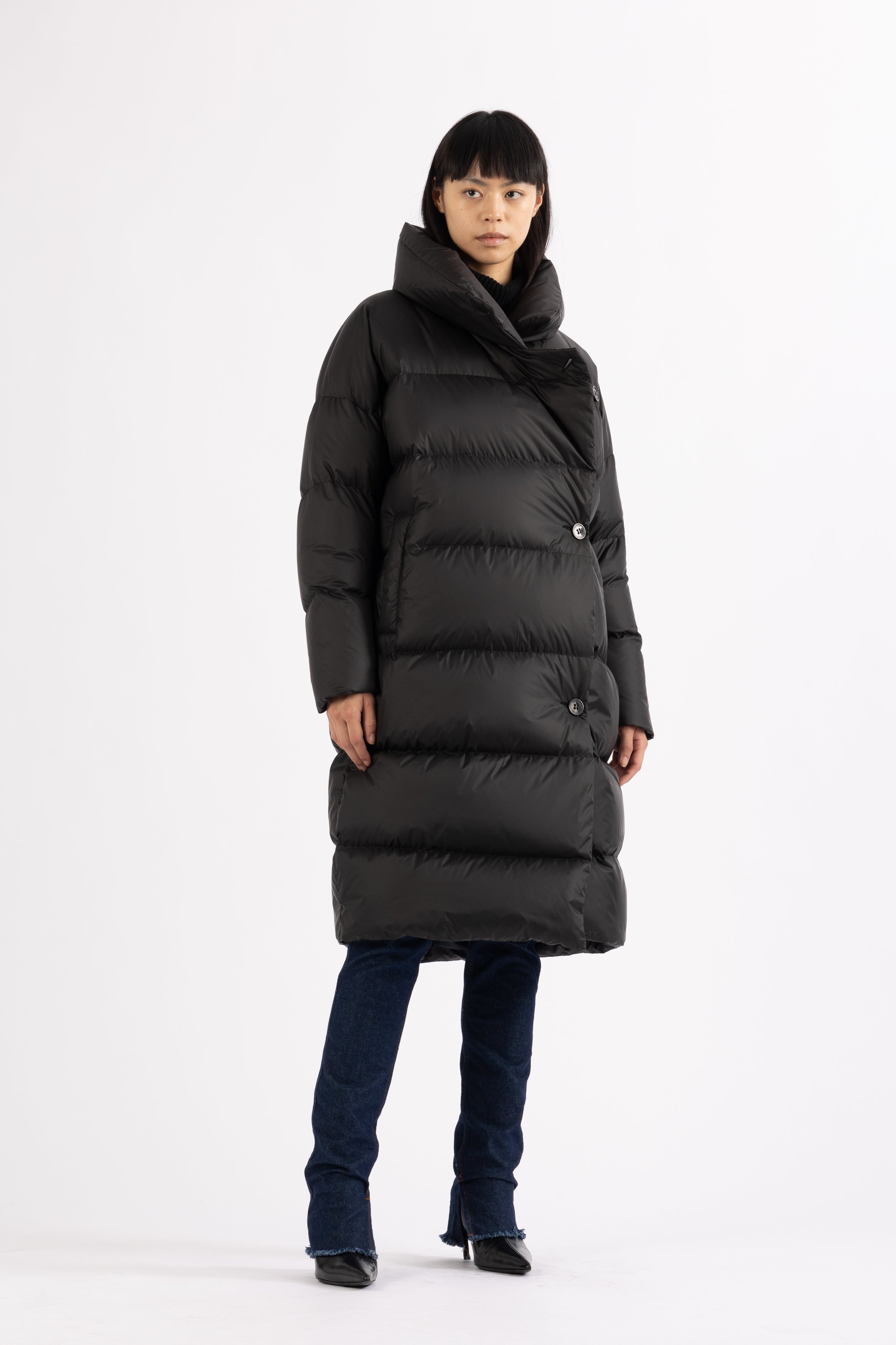 Oversized Lempelius wrap down coat in black