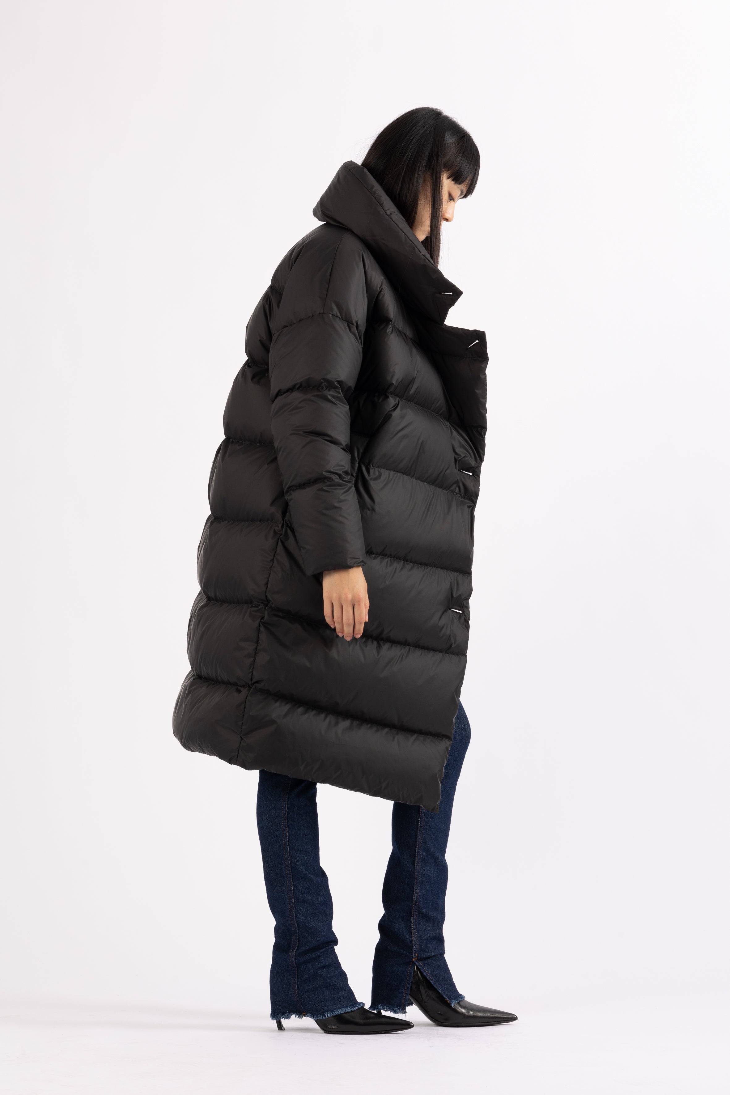 Oversized Lempelius wrap down coat in black