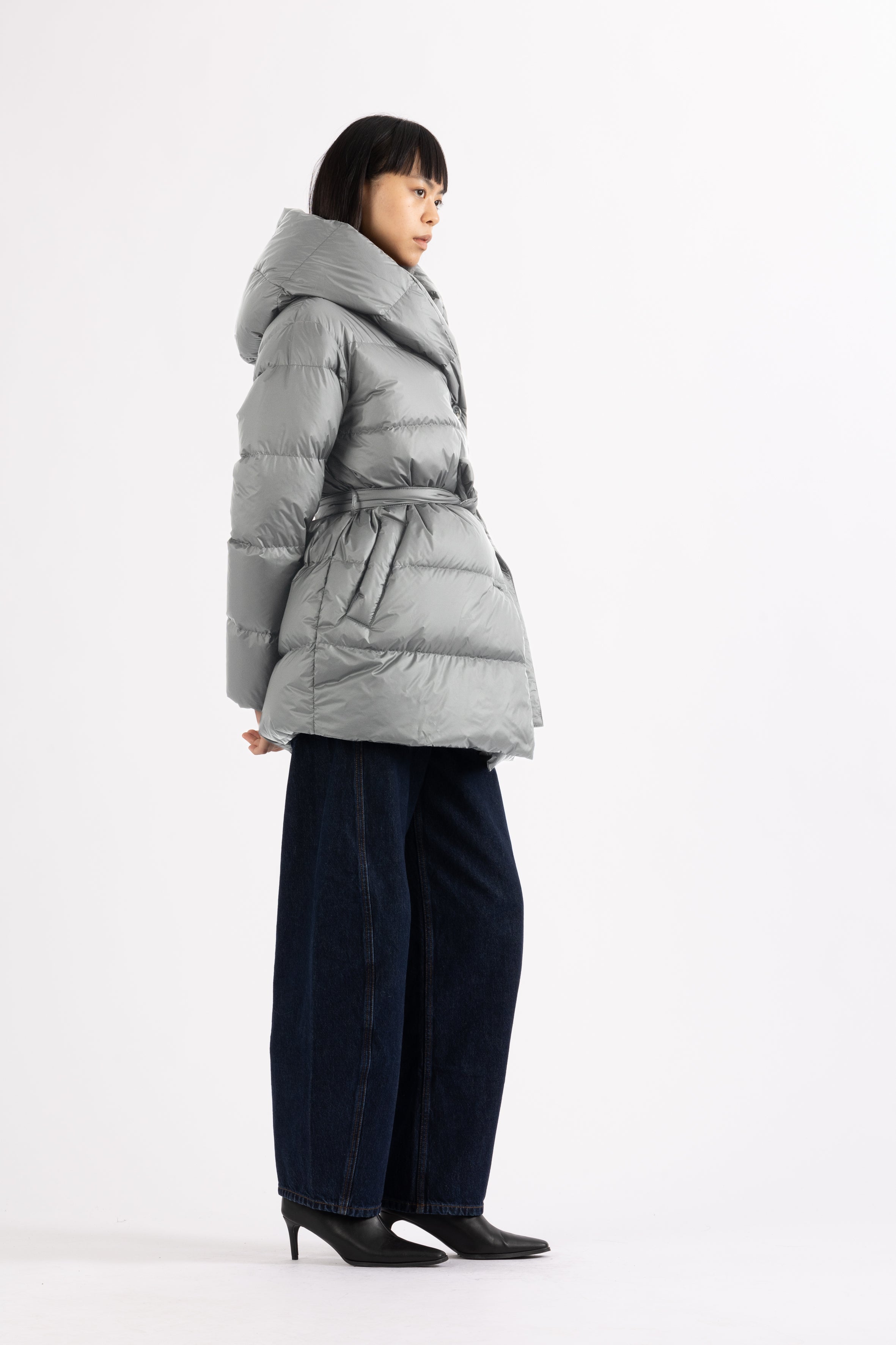 slim silhouette Lempelius downcoat in the color 93 stone