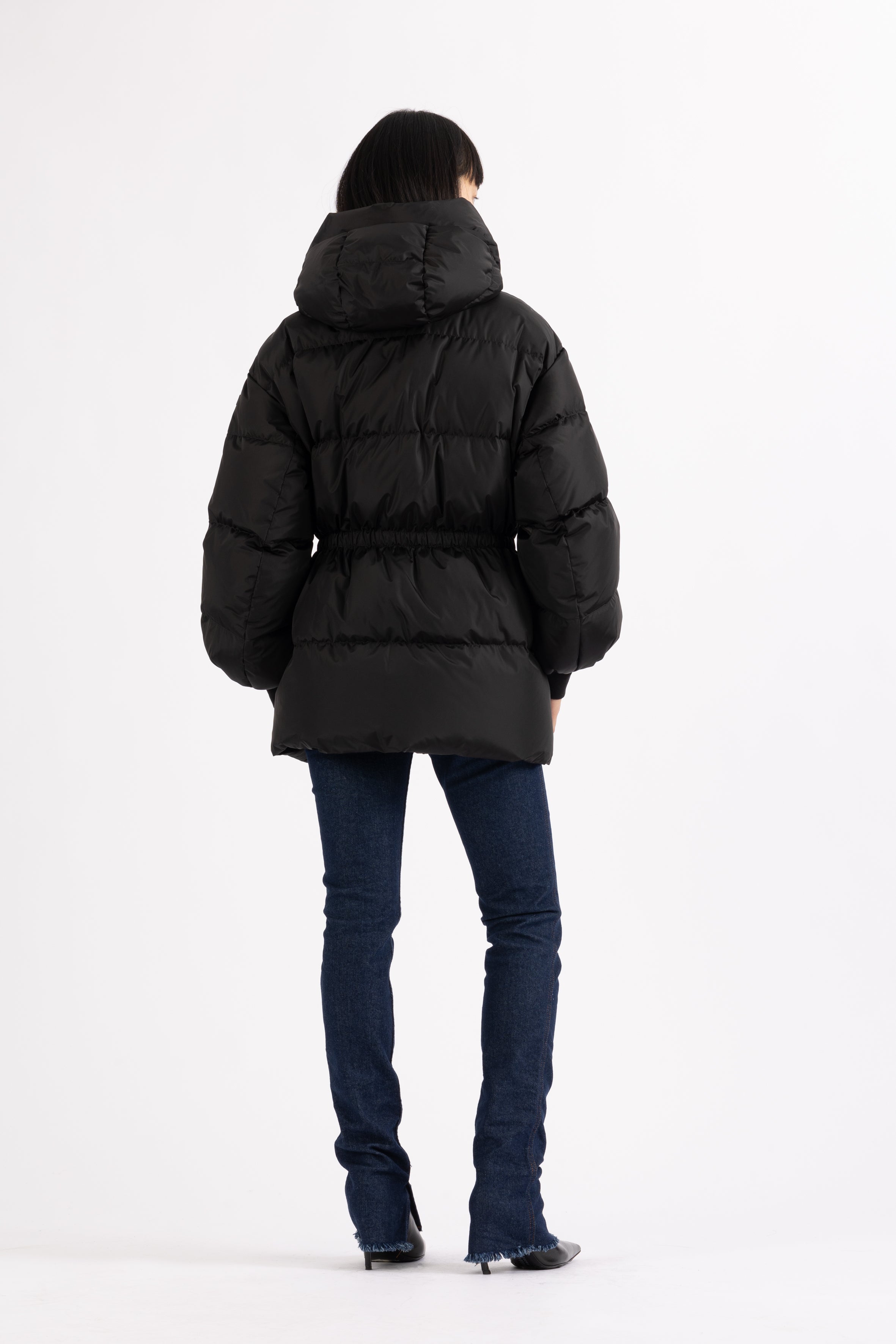 hooded LEMPELIUS short down jacket in black with cotton cuffs fitted at the waist