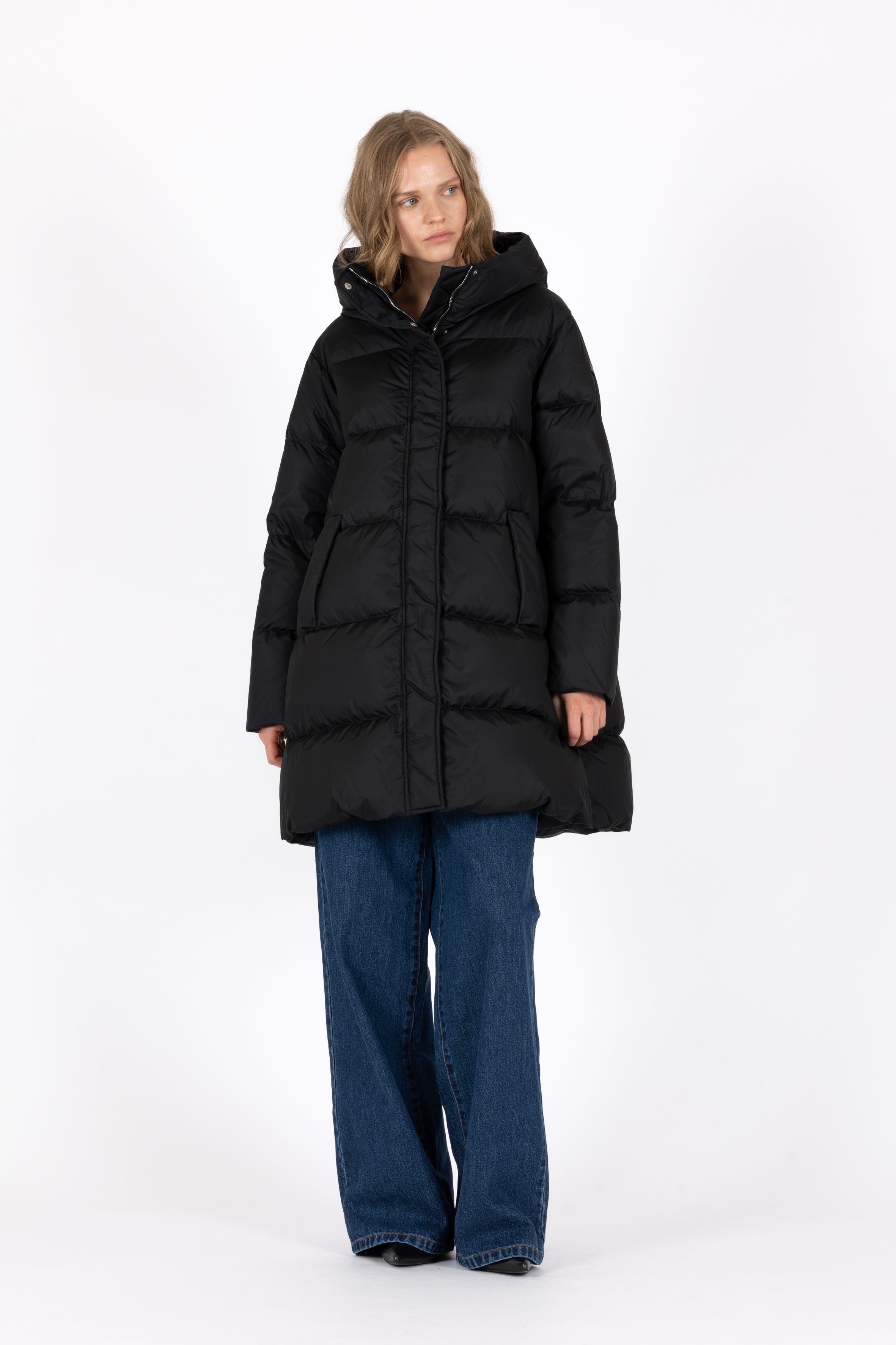 Minimal Lempelius down coat with welt pockets