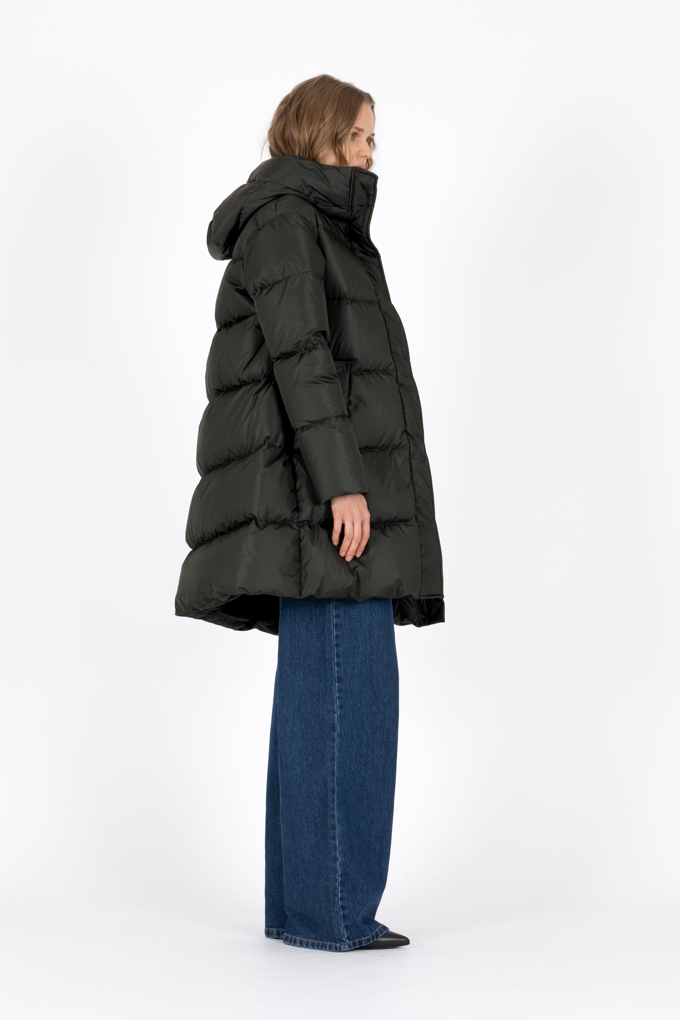 Minimal Lempelius down coat with welt pockets