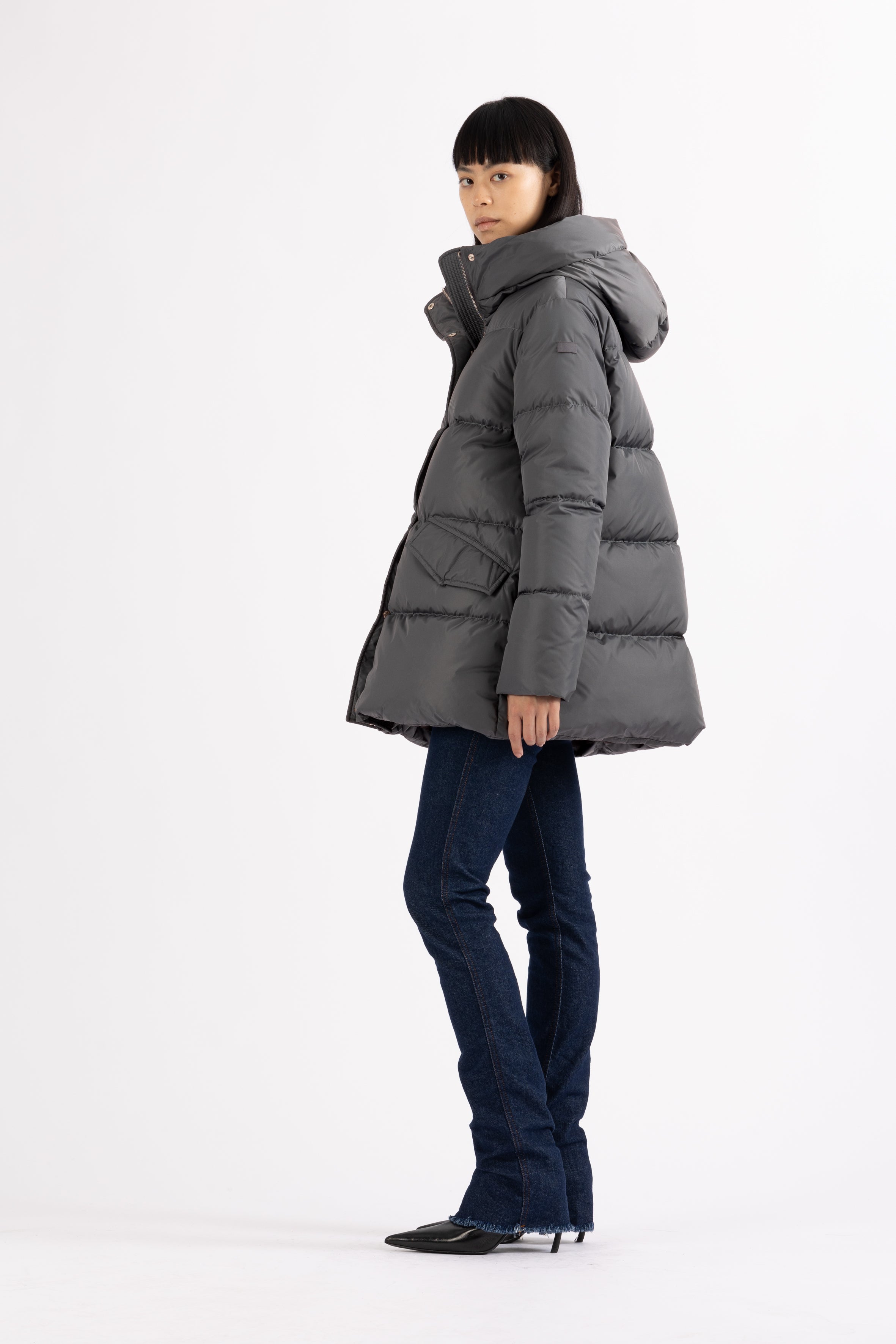 Short quilted down jacket with softly lined hood in iron grey