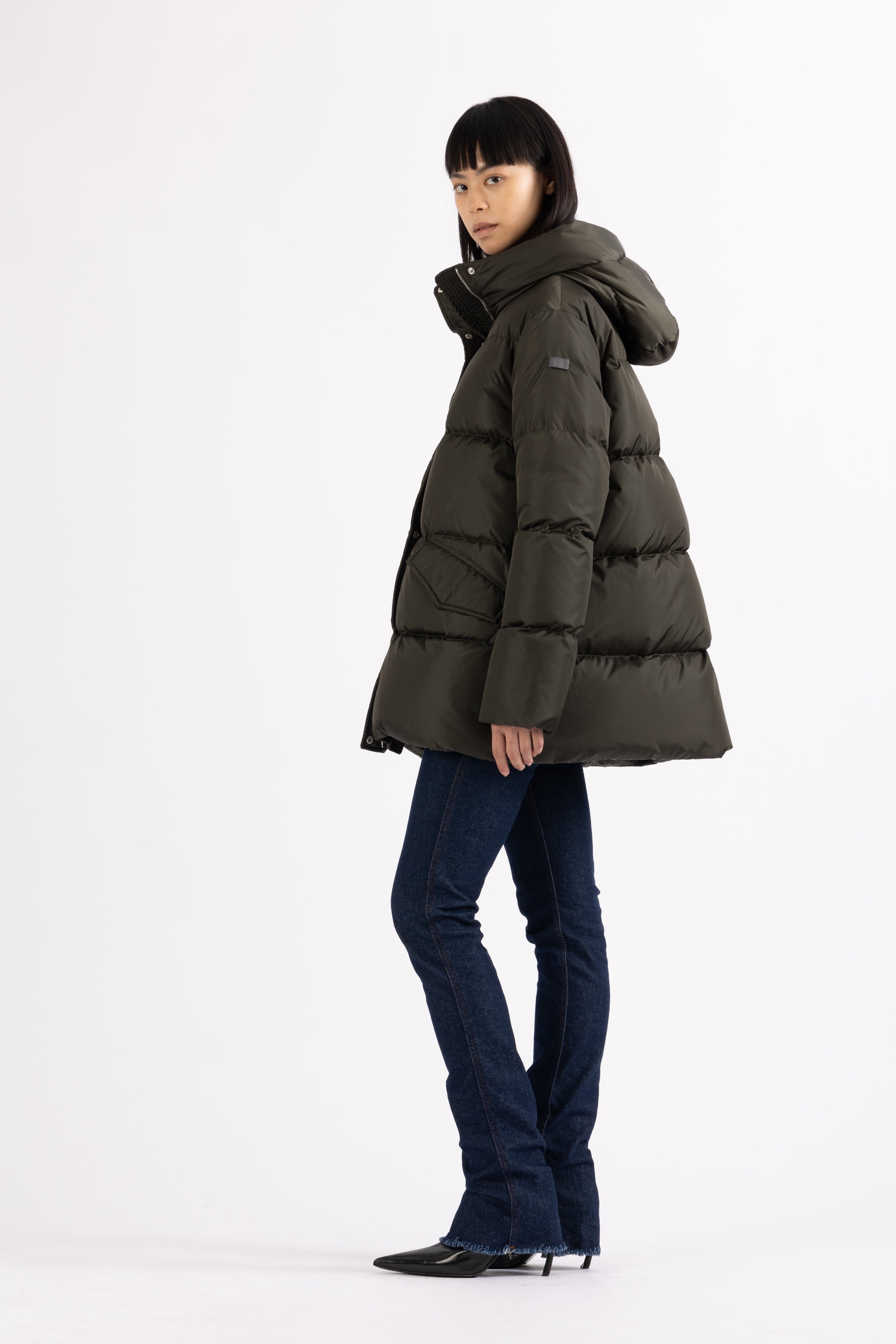 LEMPELIUS short quilted down jacket with softly lined hood in dark green