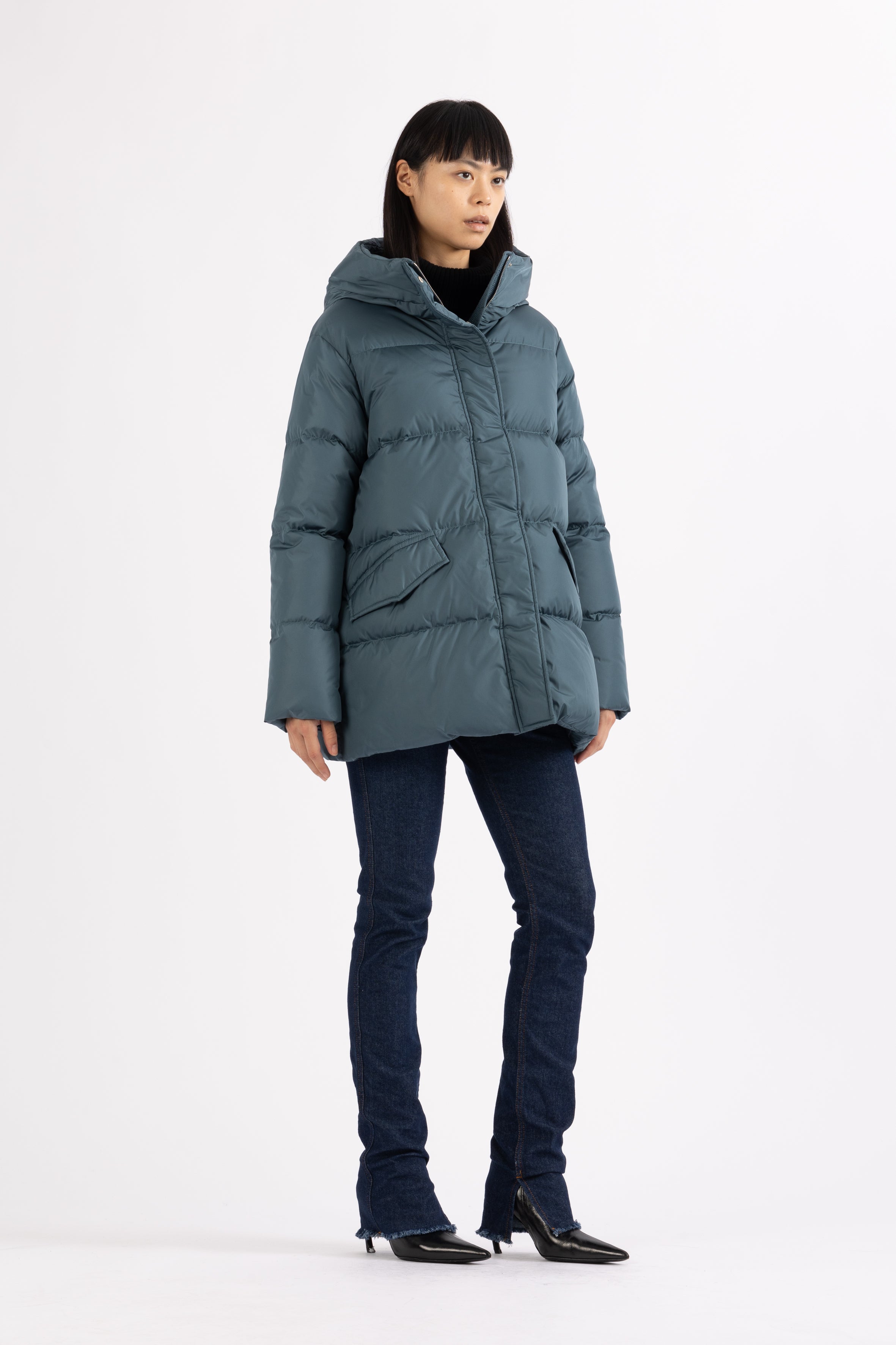 Short quilted down jacket with softly lined hood in pigeon