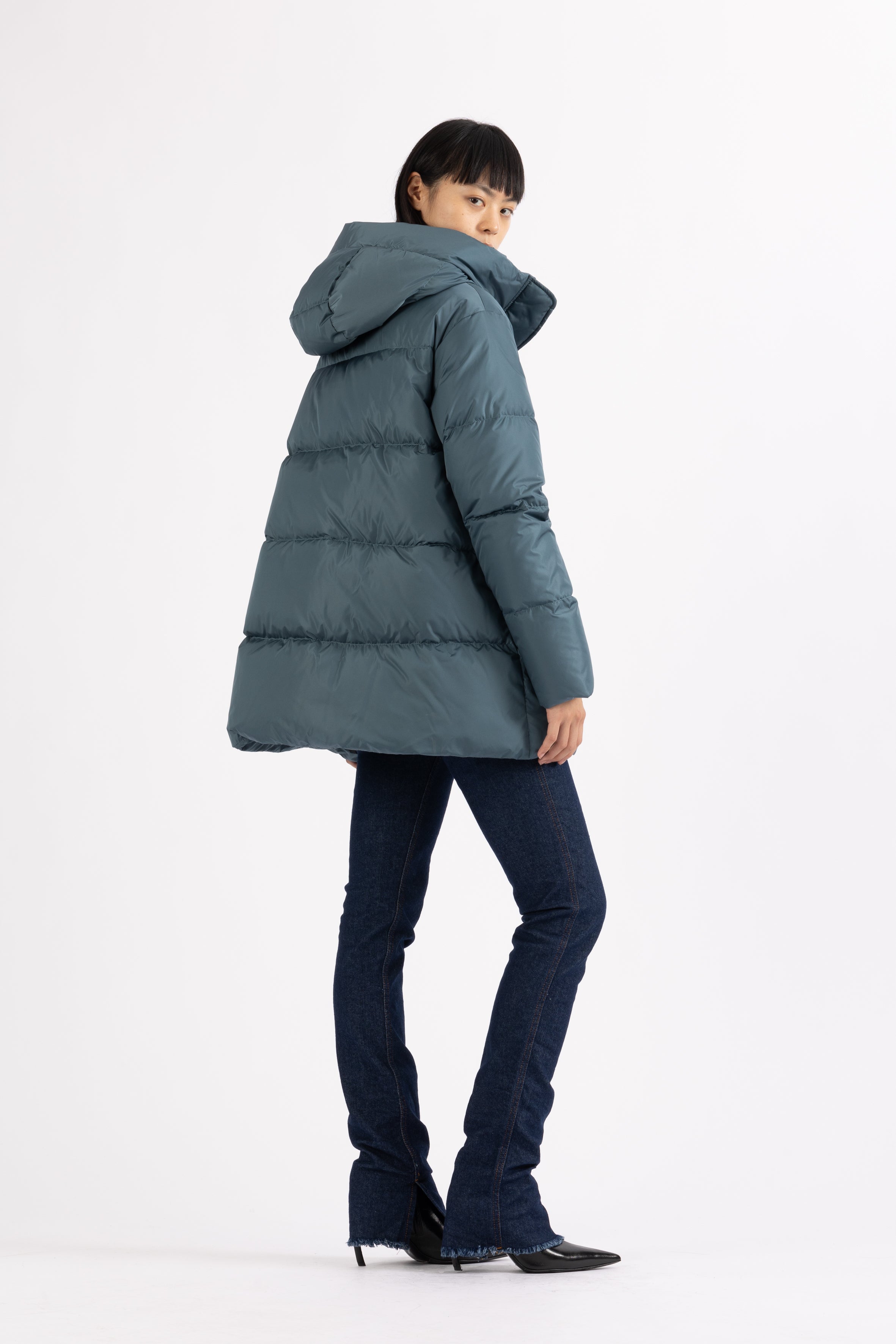 Short quilted down jacket with softly lined hood in pigeon