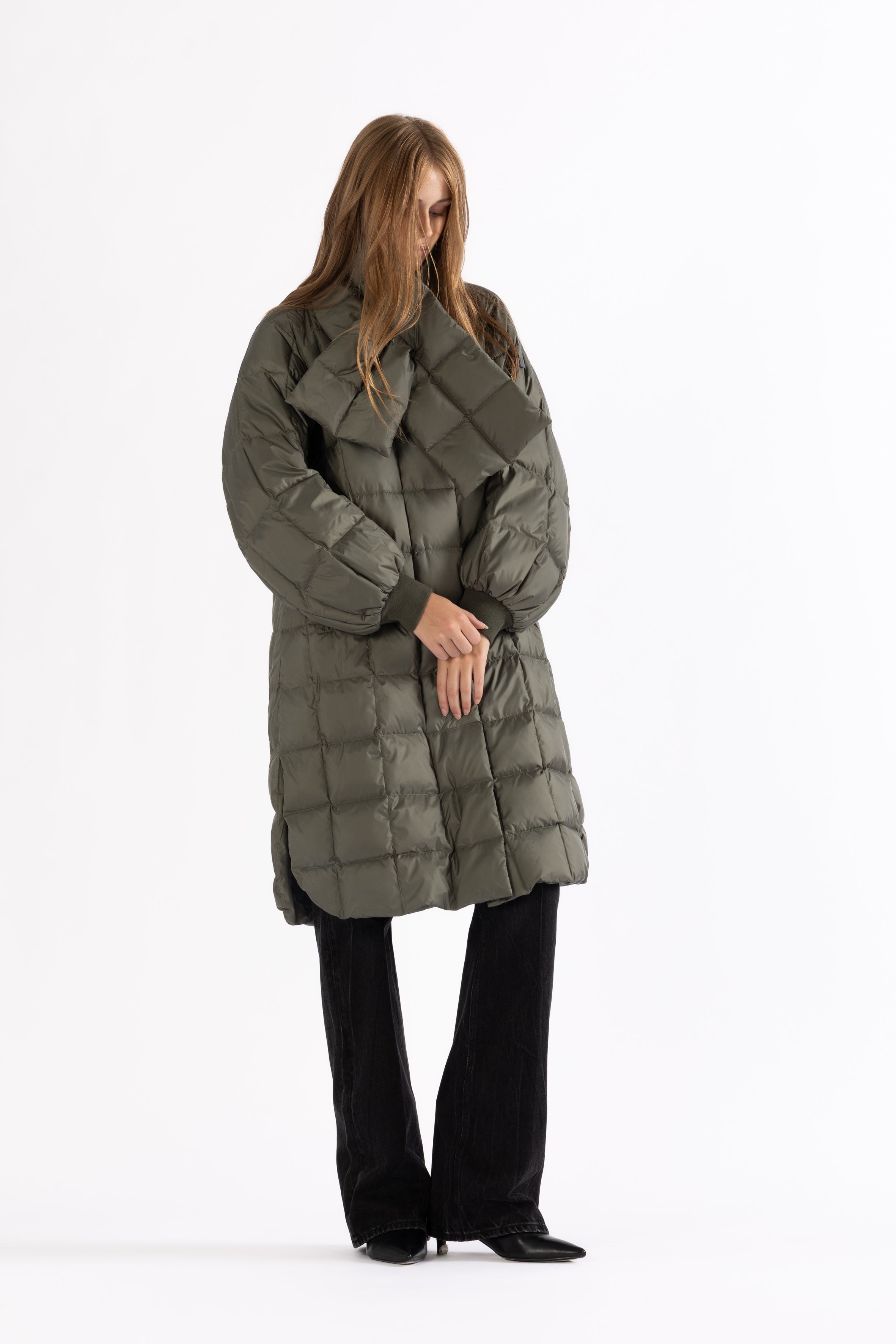 box quilted lightweight down coat jacket LEMPELIUS with cozy cotton cuffs and detachable down scarf in muted green
