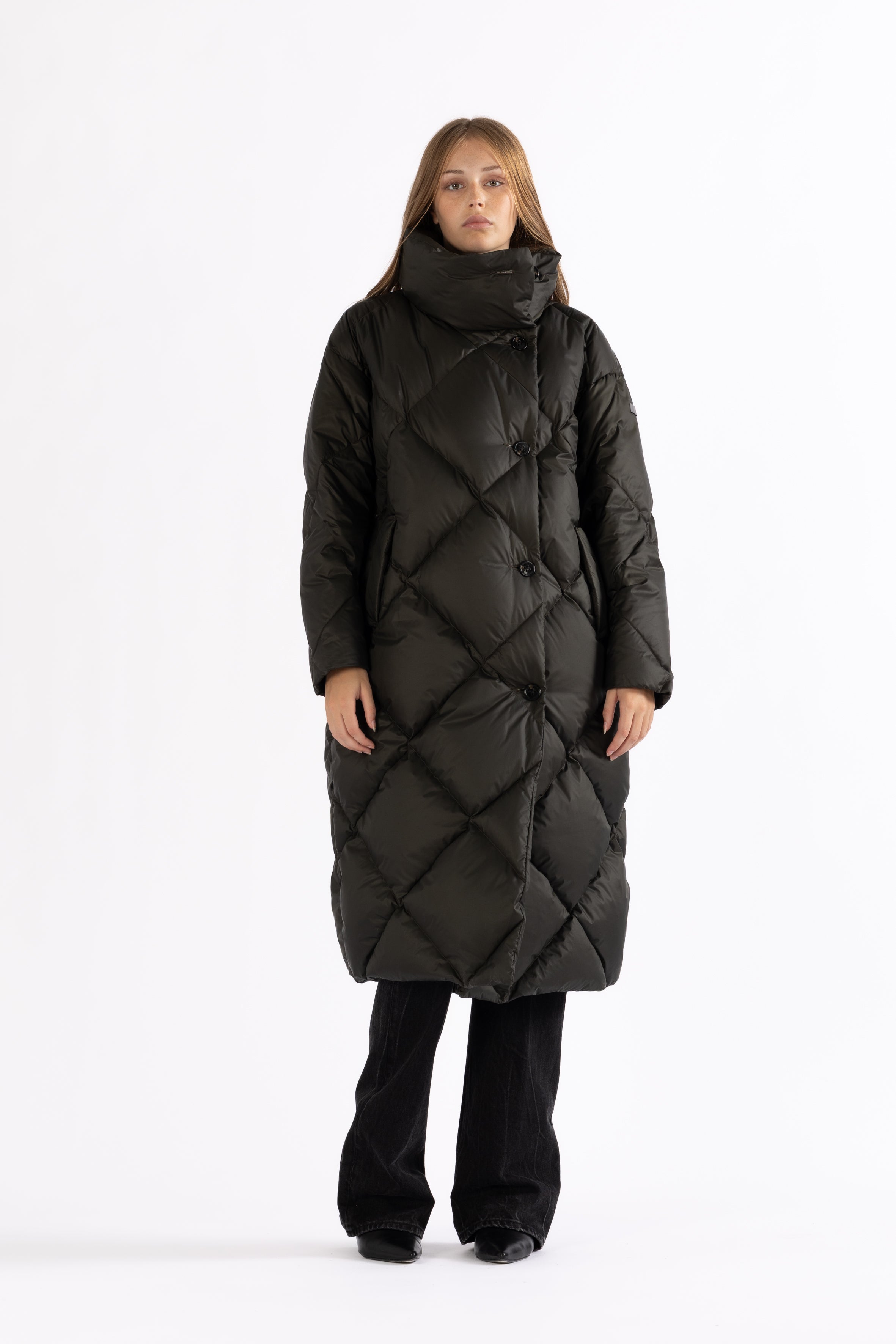 ICONIC DIAMOND QUILT DOWN COAT DEA