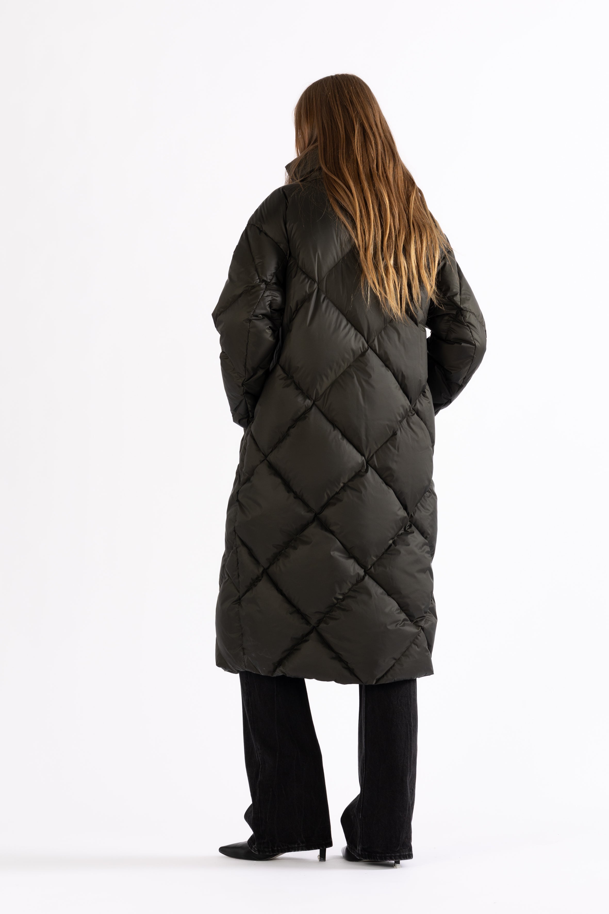 ICONIC DIAMOND QUILT DOWN COAT DEA