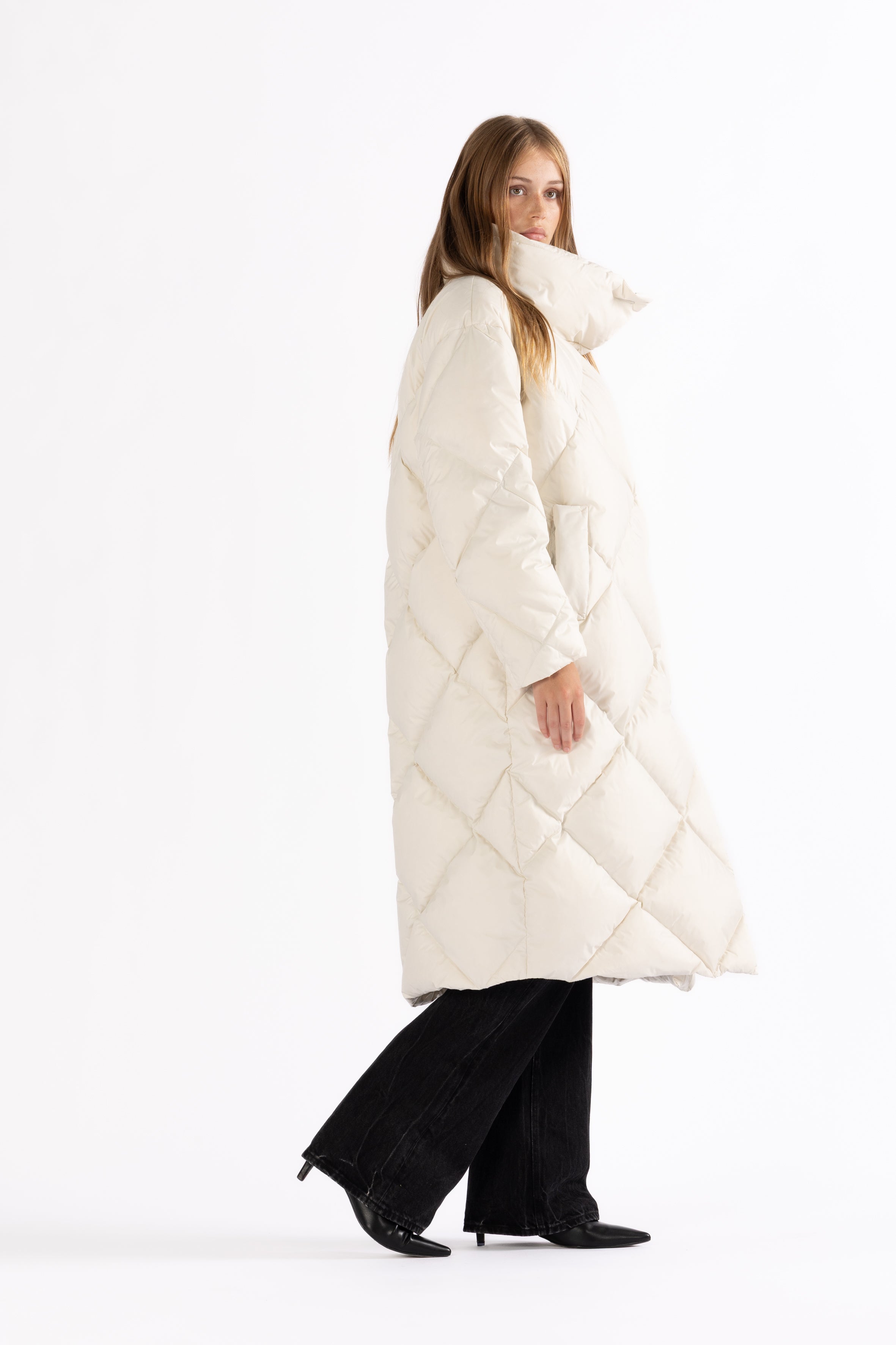 ICONIC DIAMOND QUILT DOWN COAT DEA