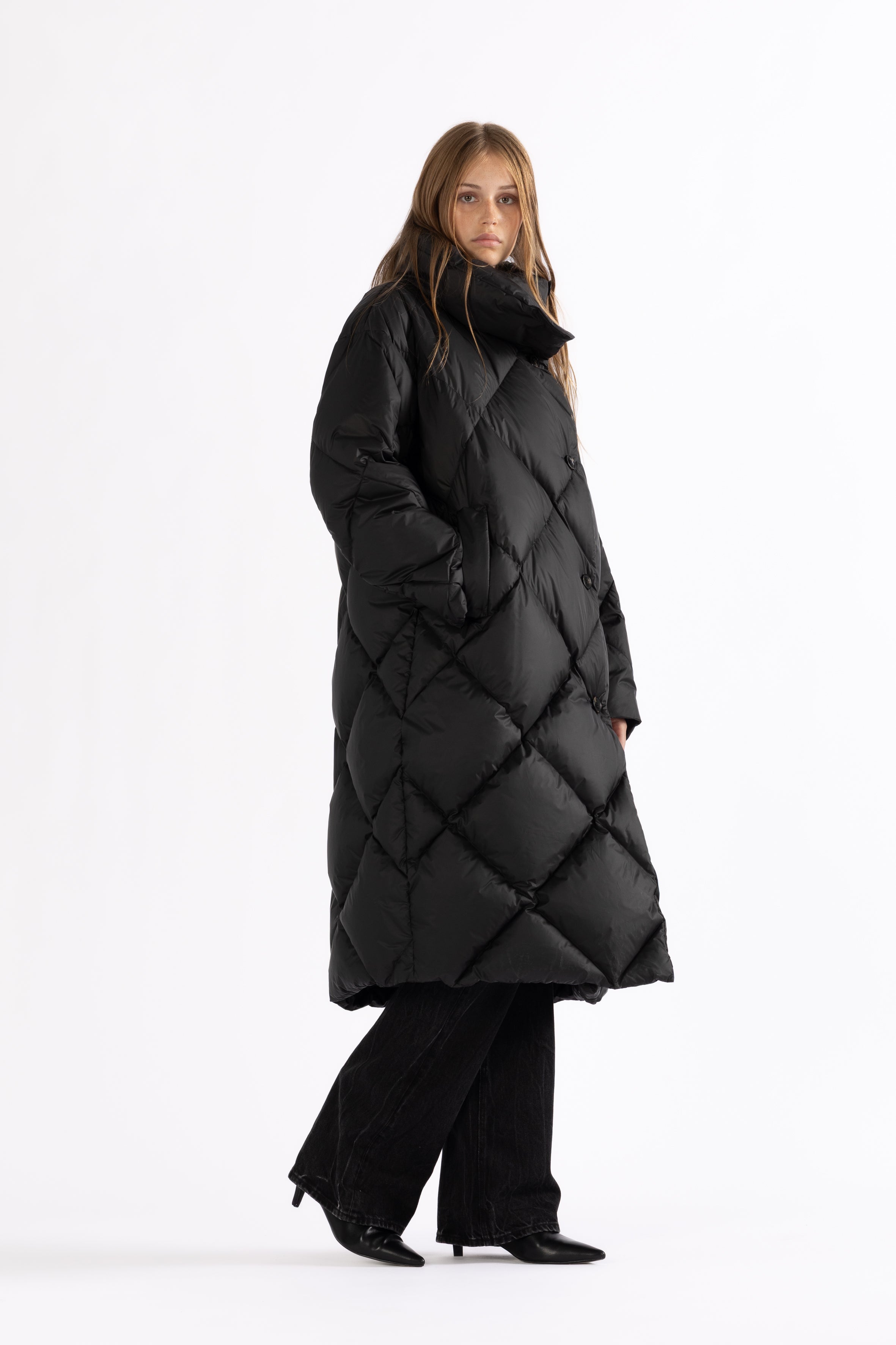 ICONIC DIAMOND QUILT DOWN COAT DEA