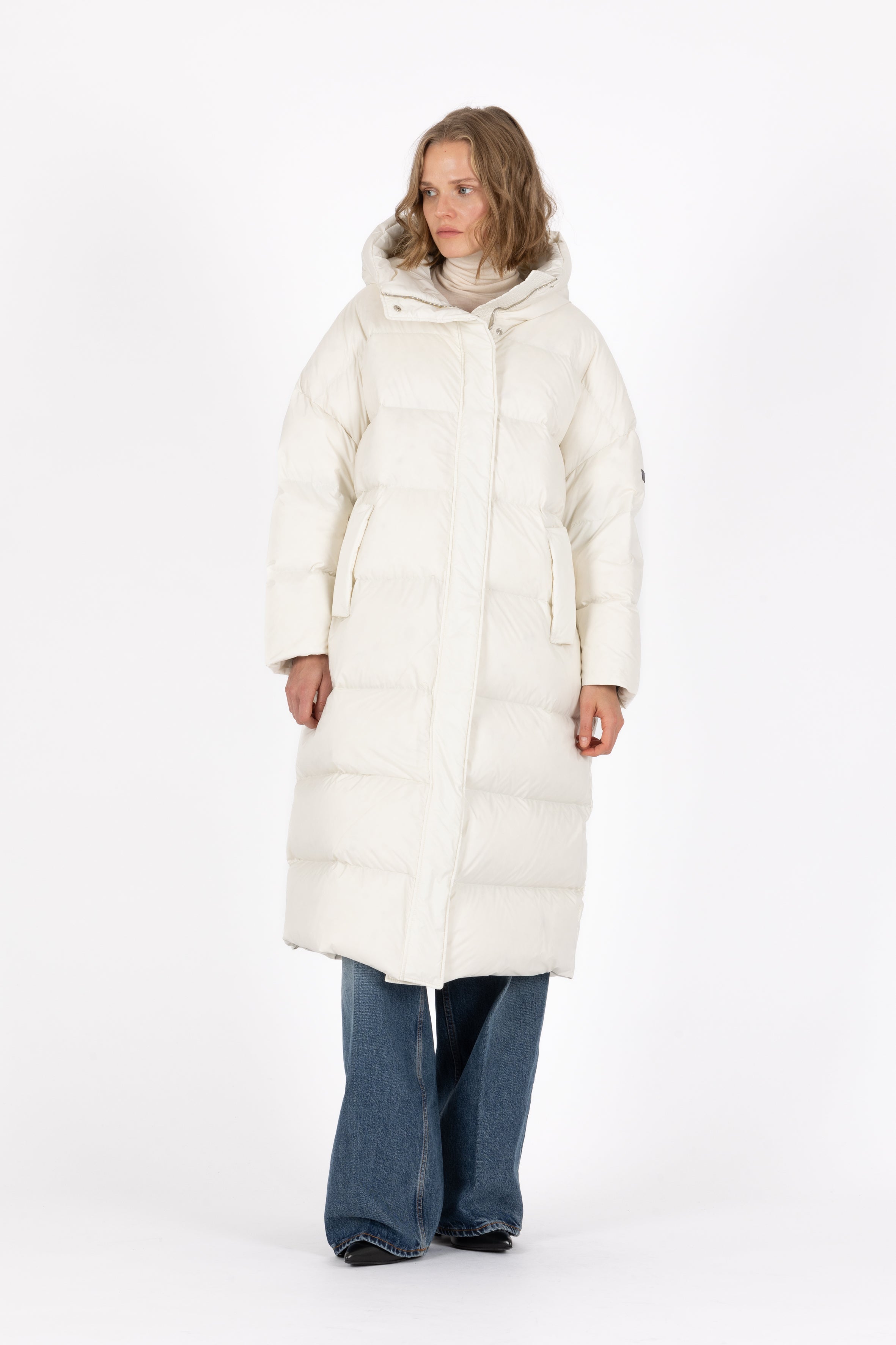 Dropped shoulders Lempelius long downcoat in off white