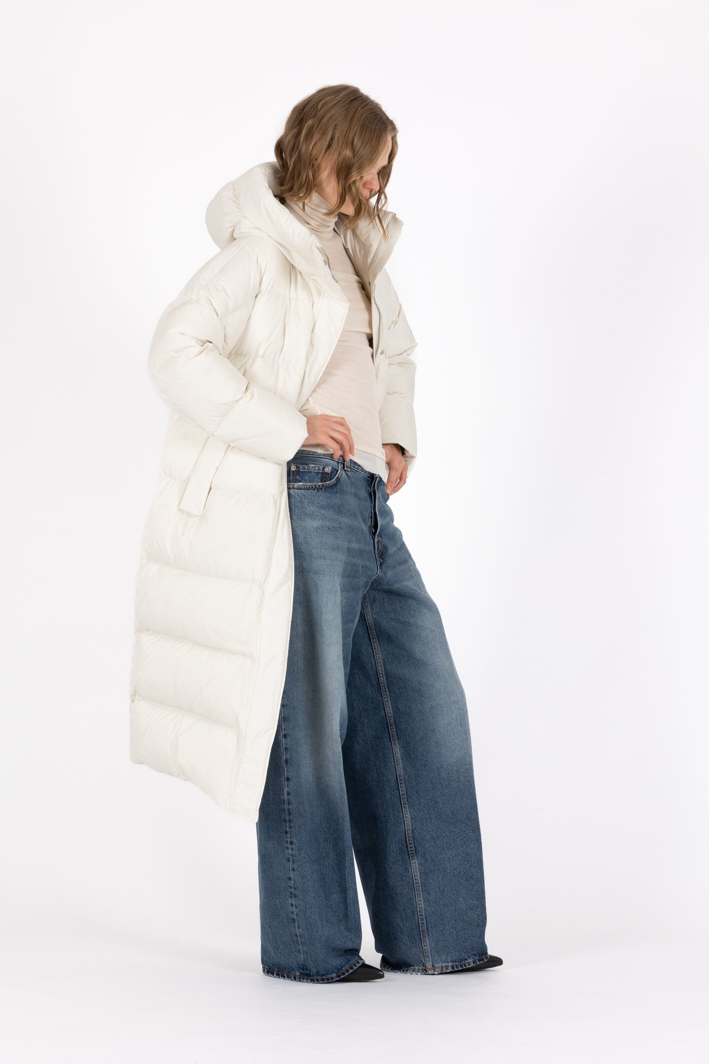 Dropped shoulders Lempelius long downcoat in off white
