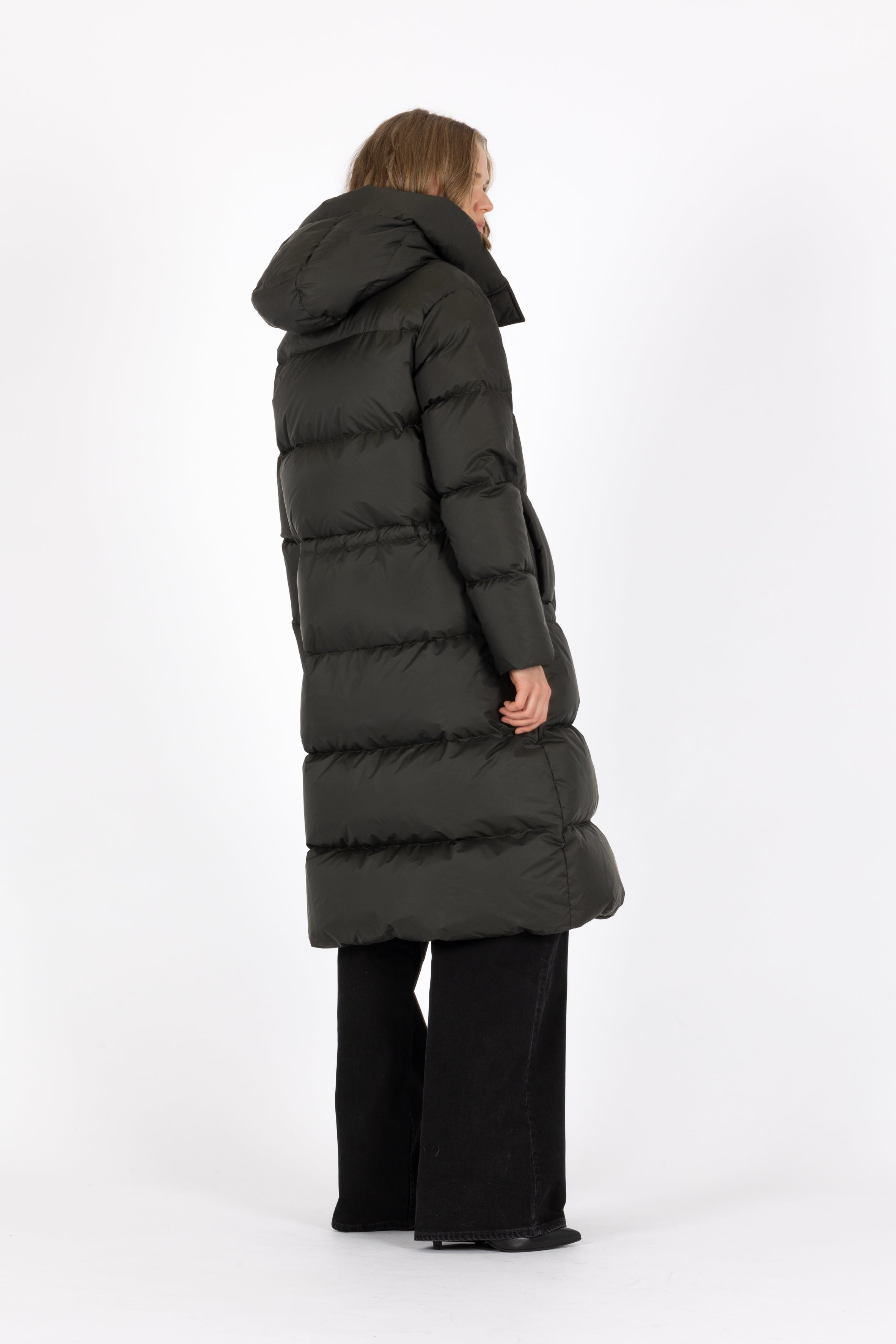 Long hooded Lempelius downcoat with a slim sihouette