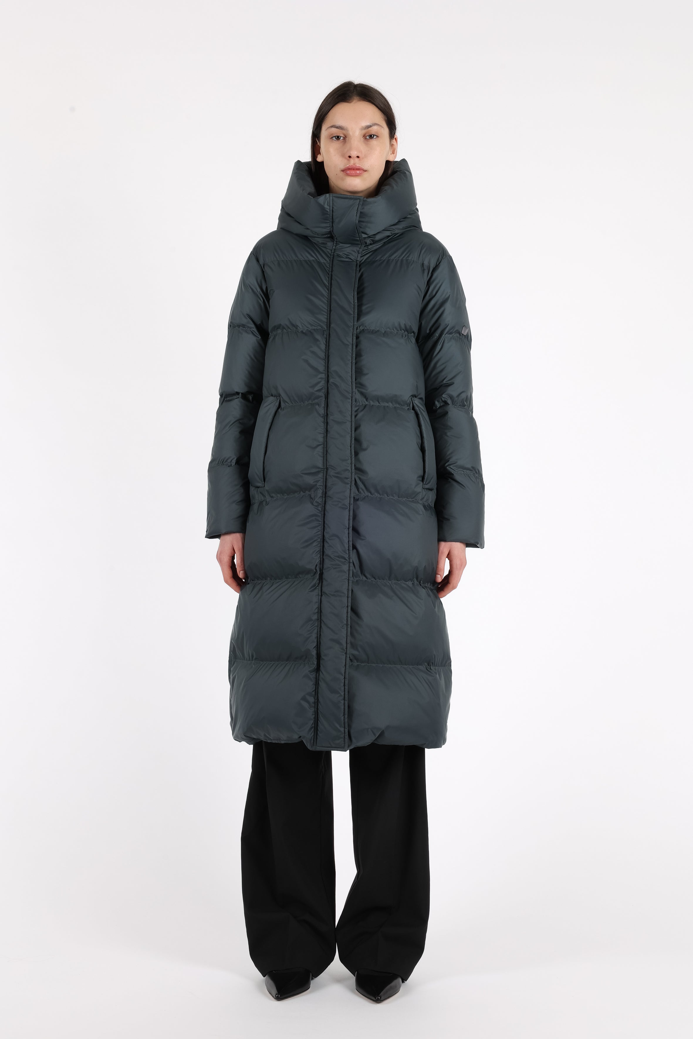 Long hooded Lempelius downcoat with a slim sihouette 