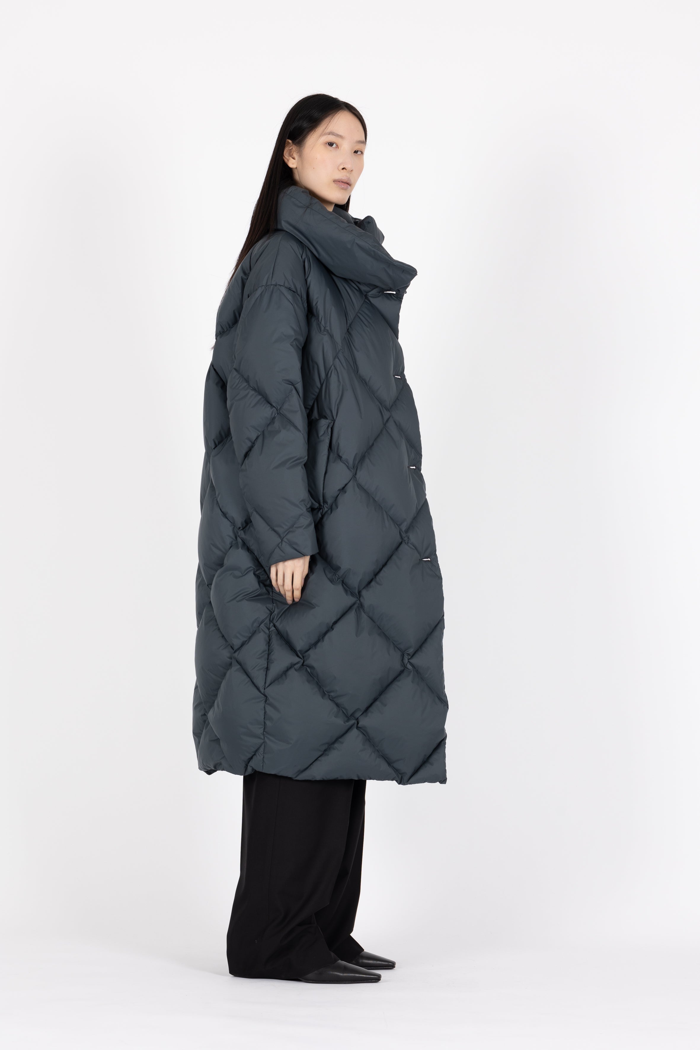 oversized Lempelius diamond quilt down coat in bluegrey