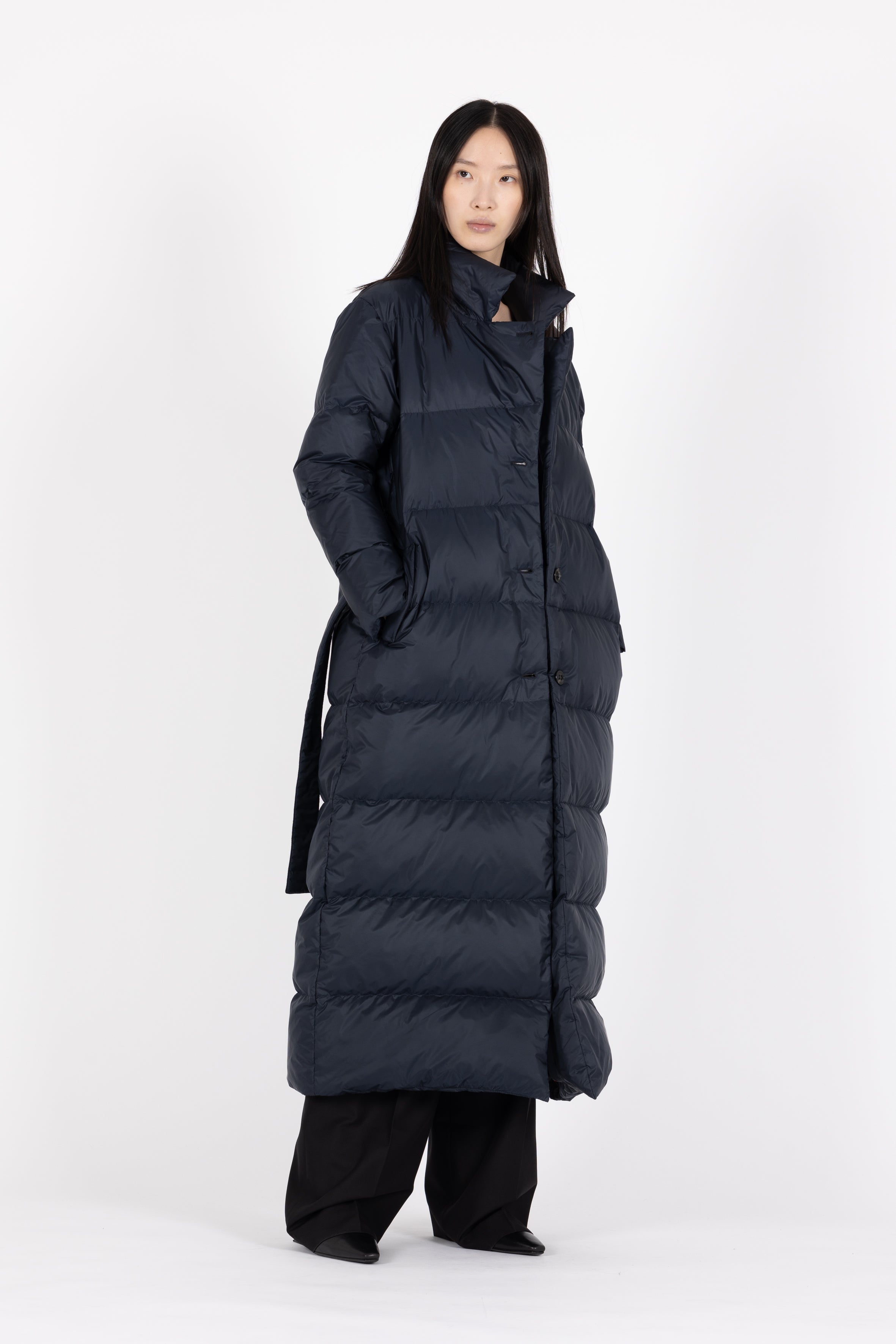 Lempelius light down coat with a straight silhouette