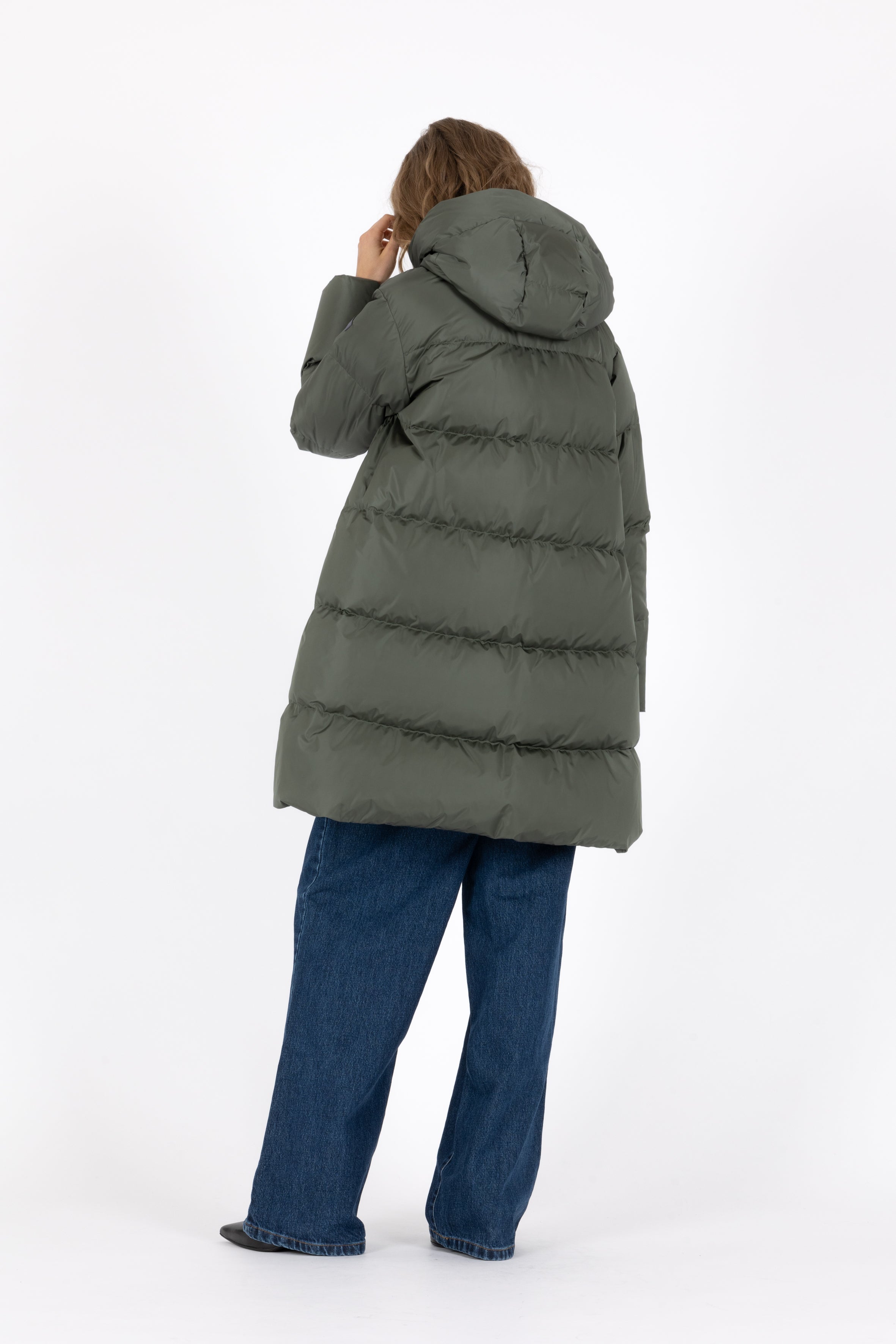 Minimal Lempelius down coat with welt pockets