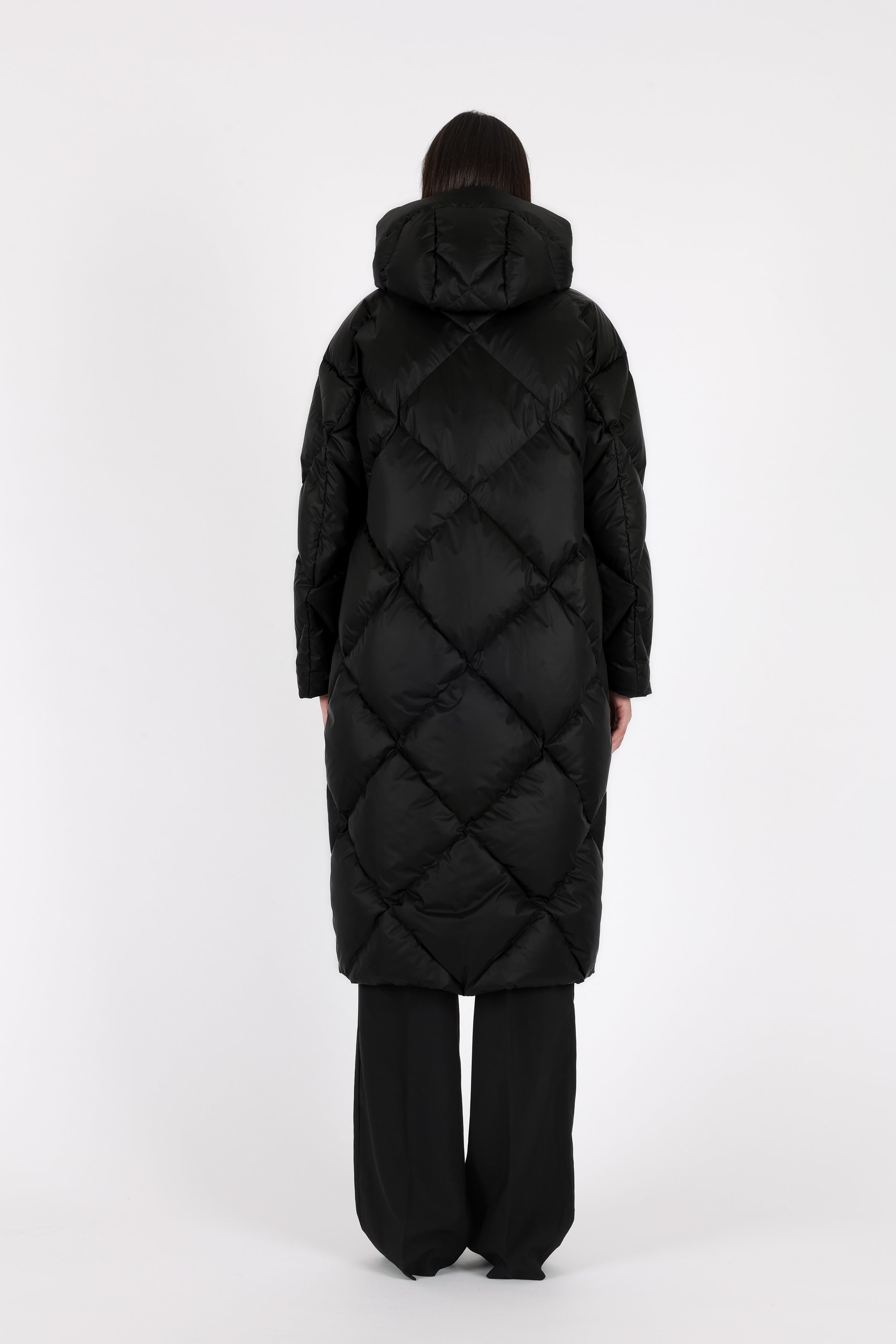 large Diamond Quilted down coat with polished two-way metal zipper