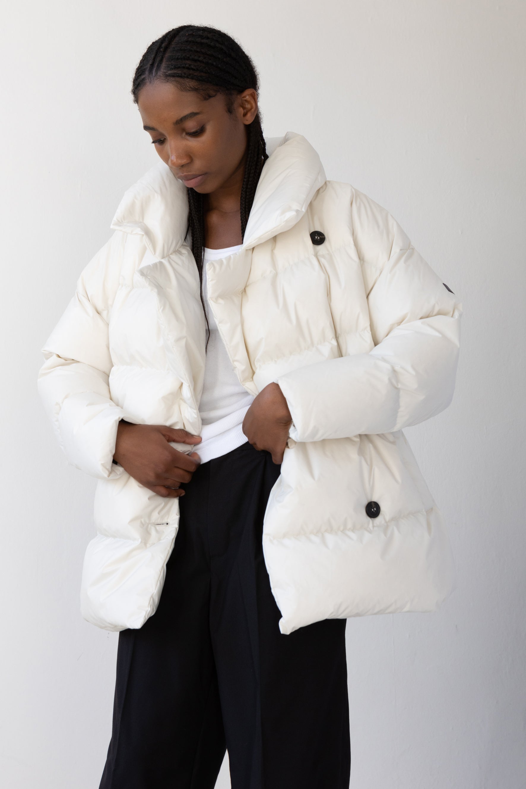 short quilted Lempelius down jacket in color off white