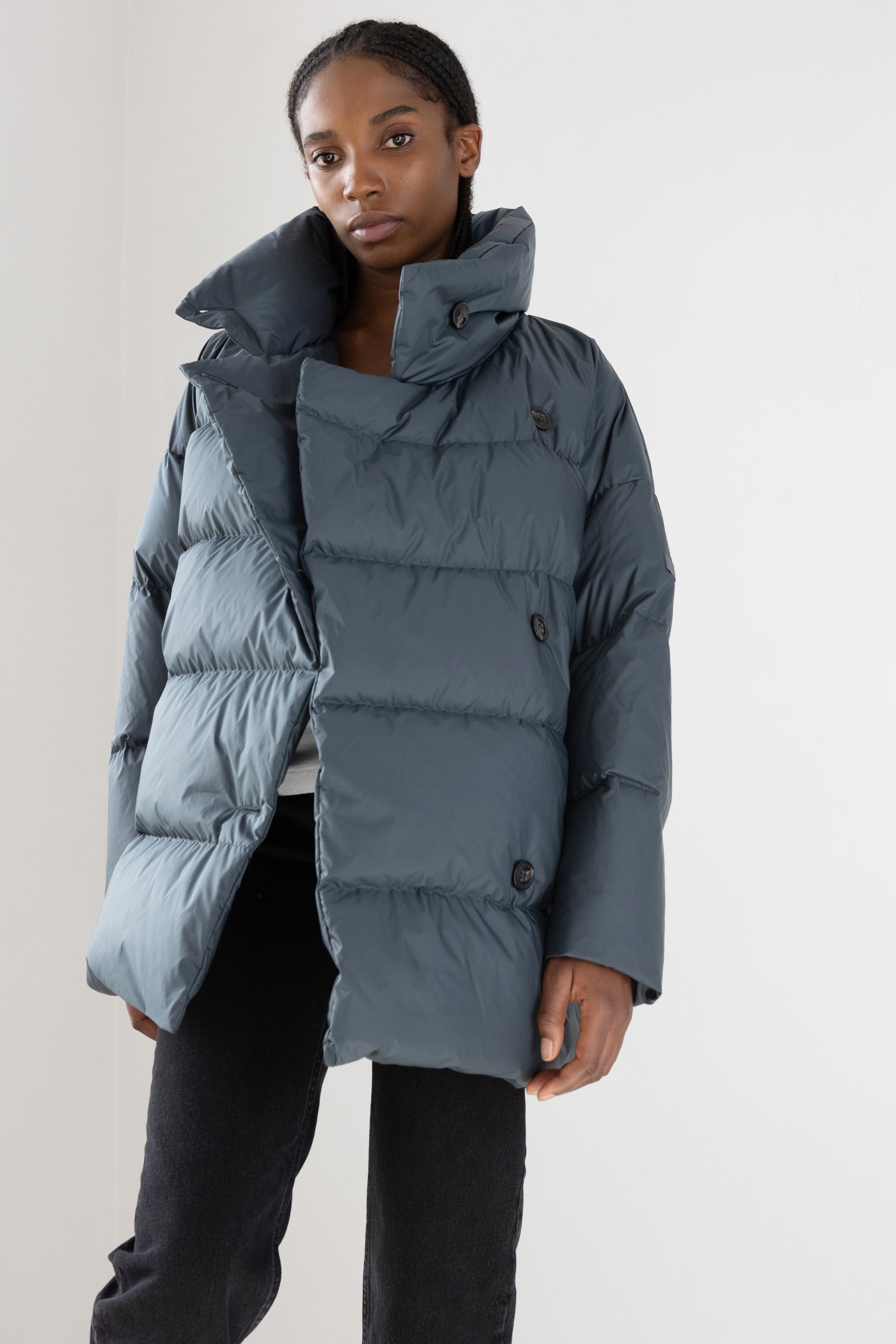 short quilted Lempelius down jacket in color bluegrey