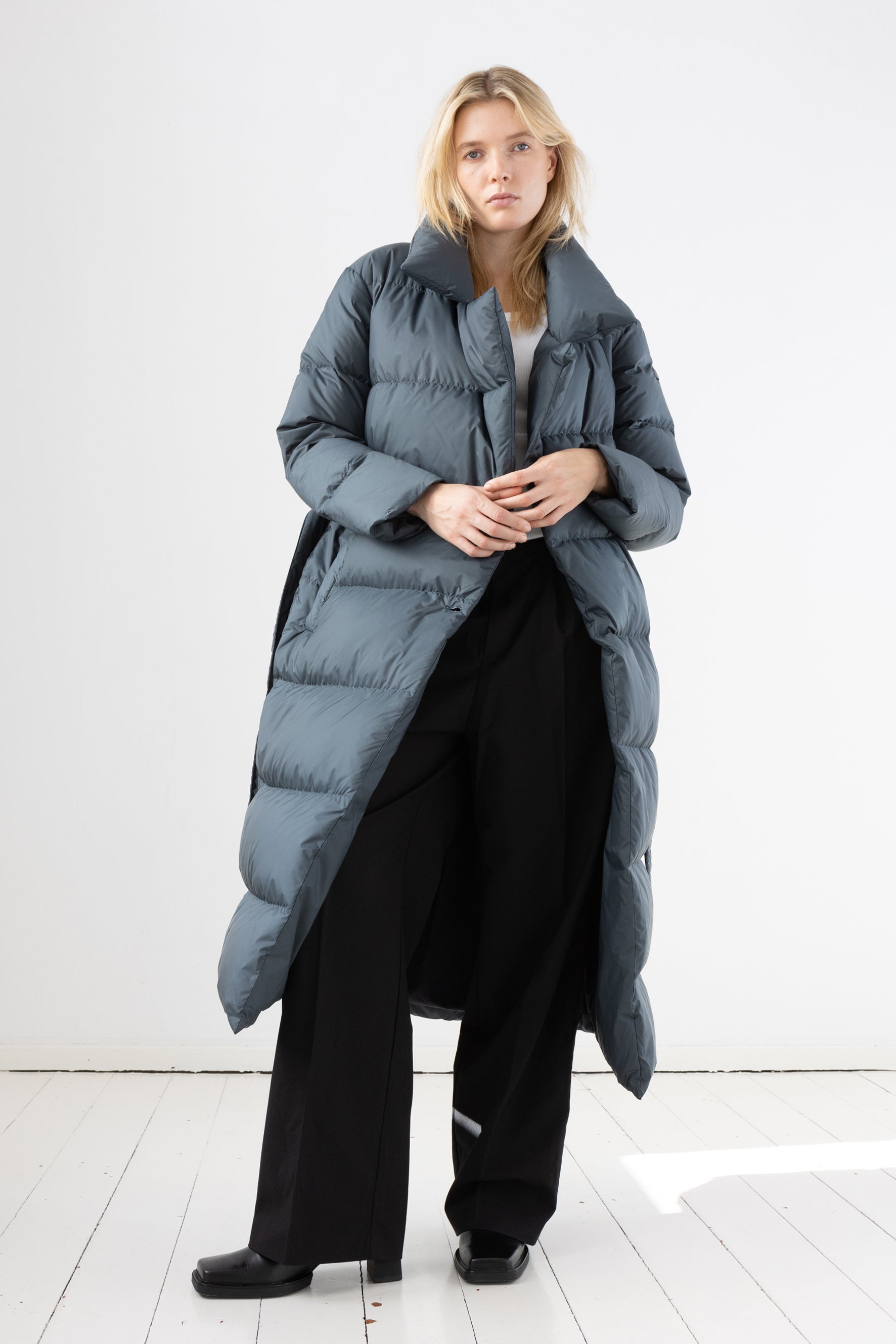 Long belted Lempelius down coat in the color bluegrey