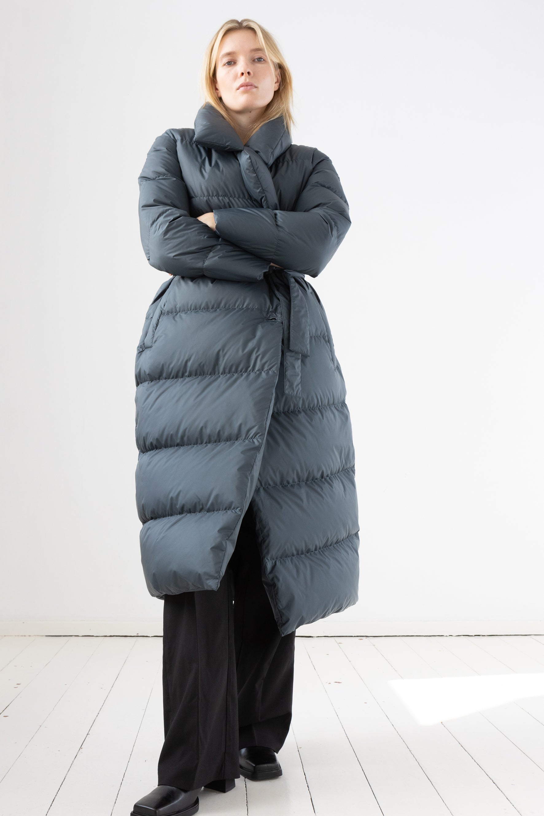 Long belted Lempelius down coat in the color bluegrey