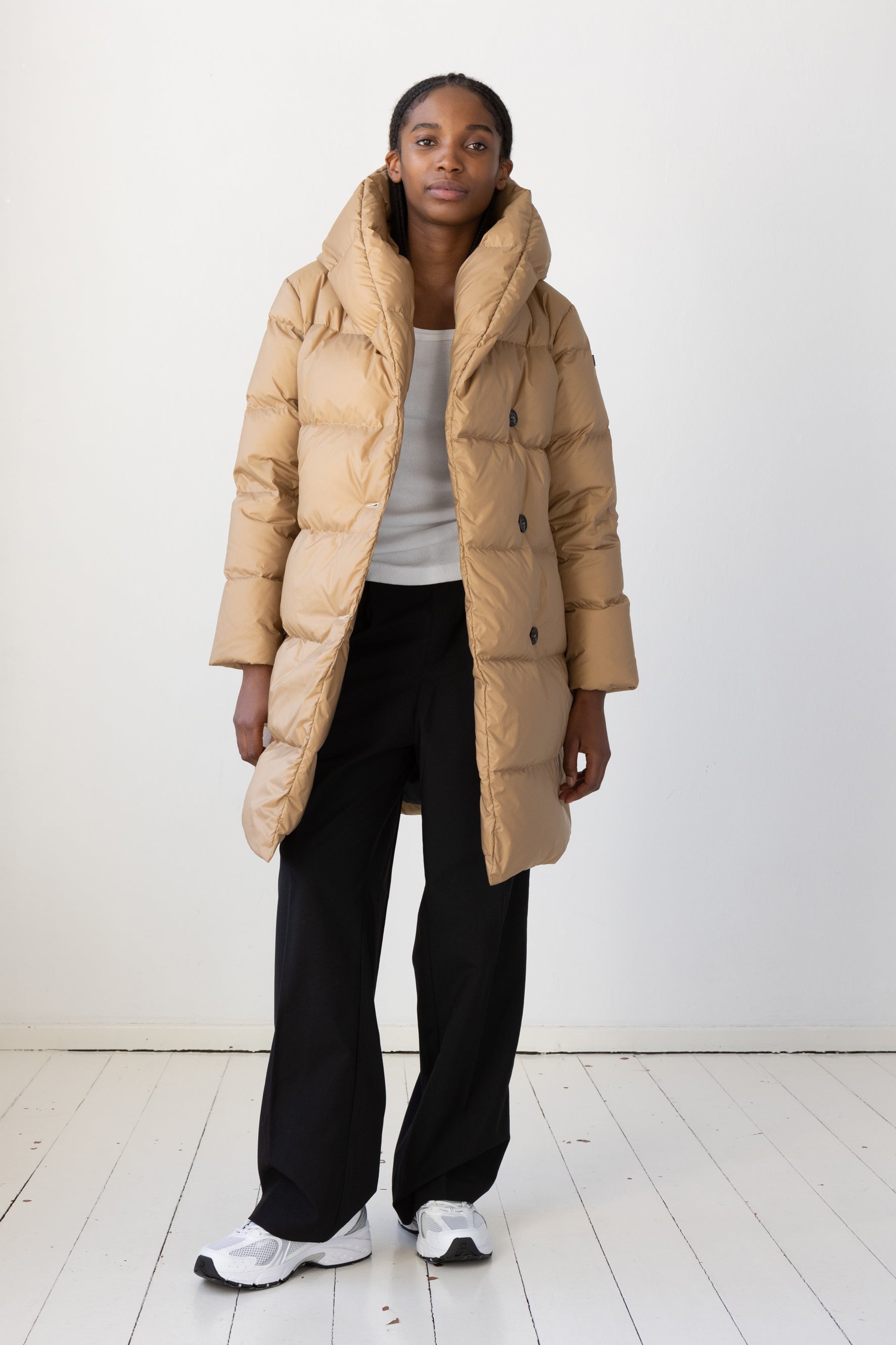 fitted mid lenght Lempelius down coat in biscuit
