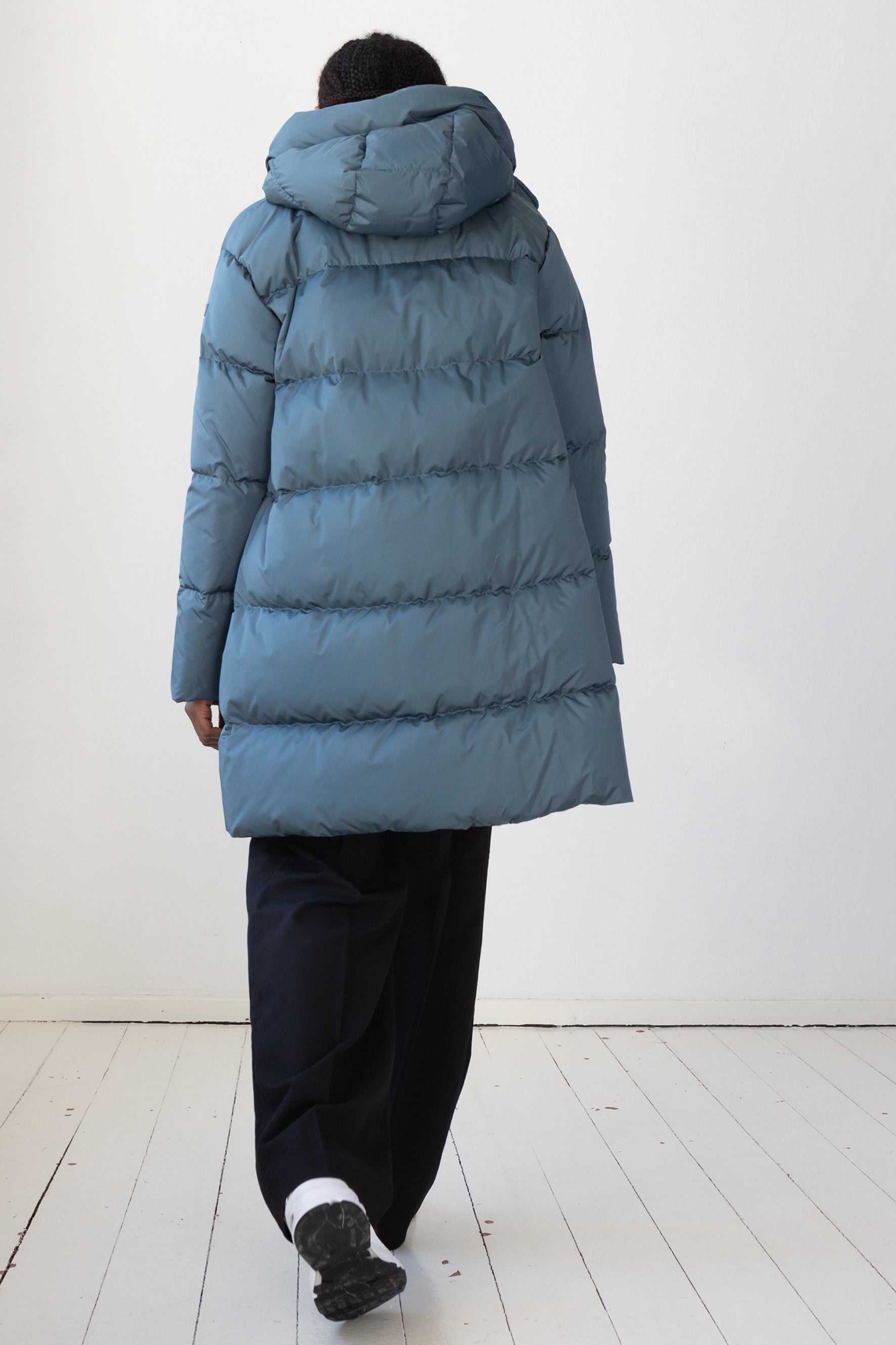  Minimal Lempelius down coat with welt pockets