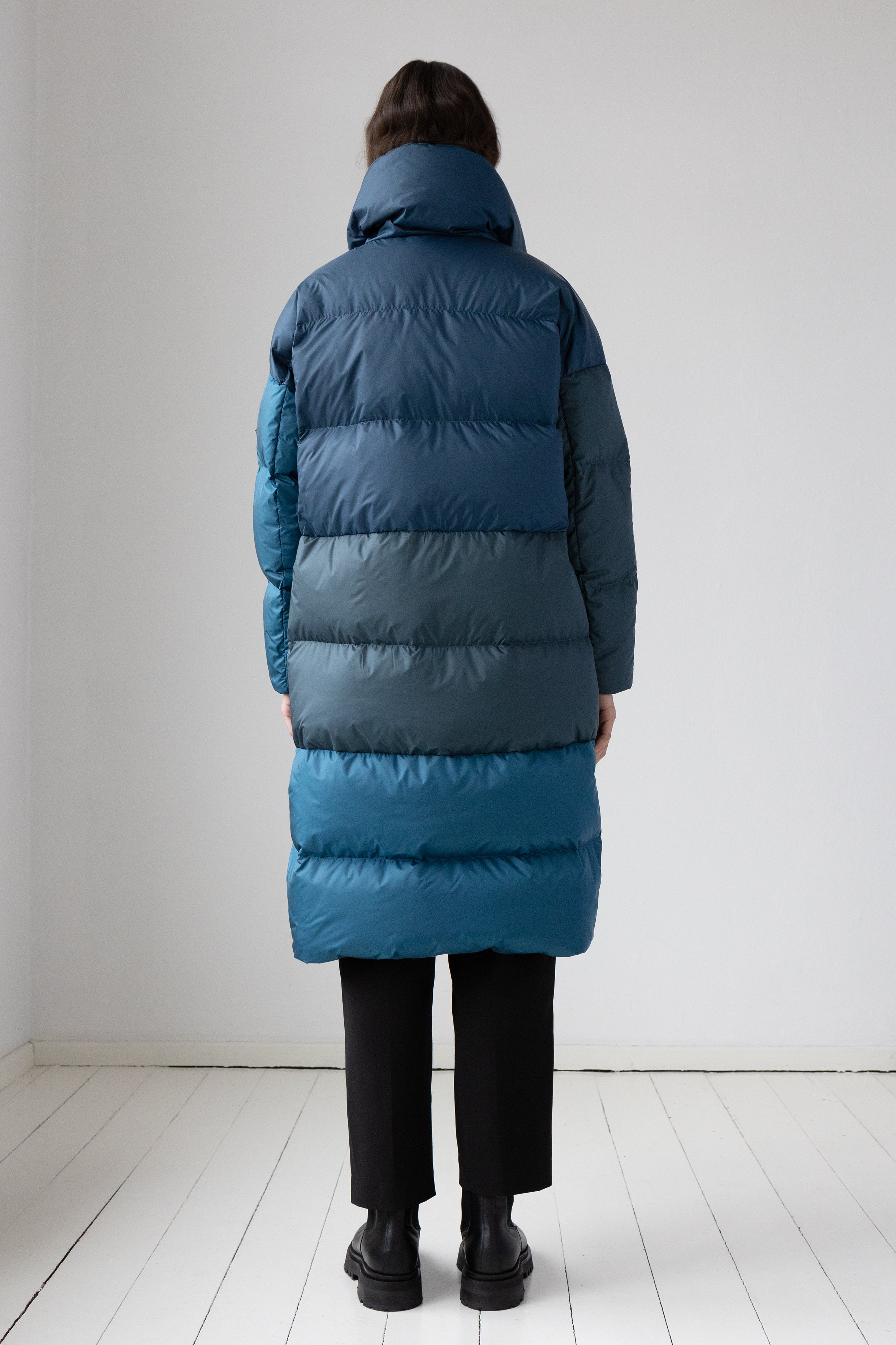 Oversized Lempelius wrap down coat in blue patch