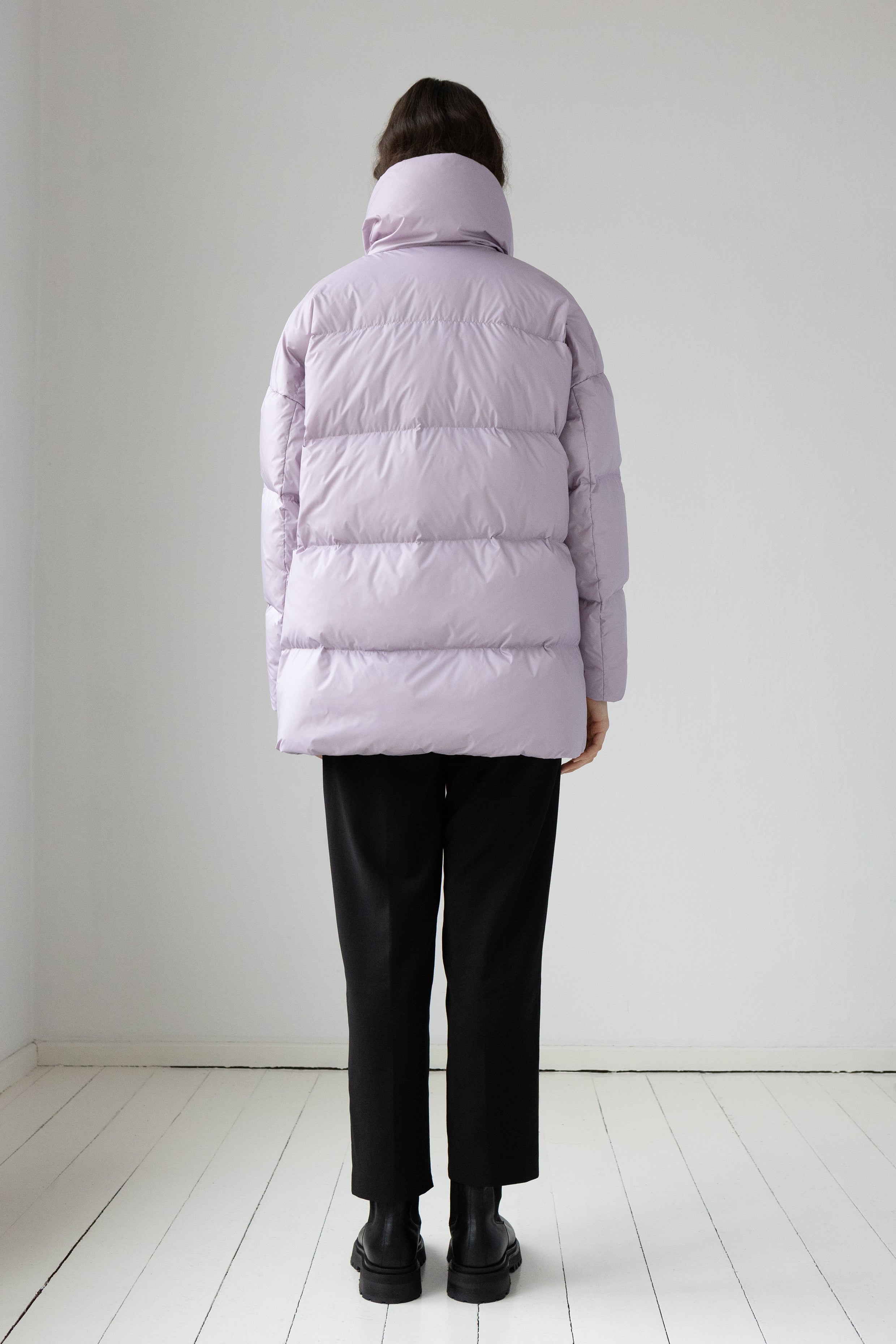 short quilted Lempelius down jacket in color lilac