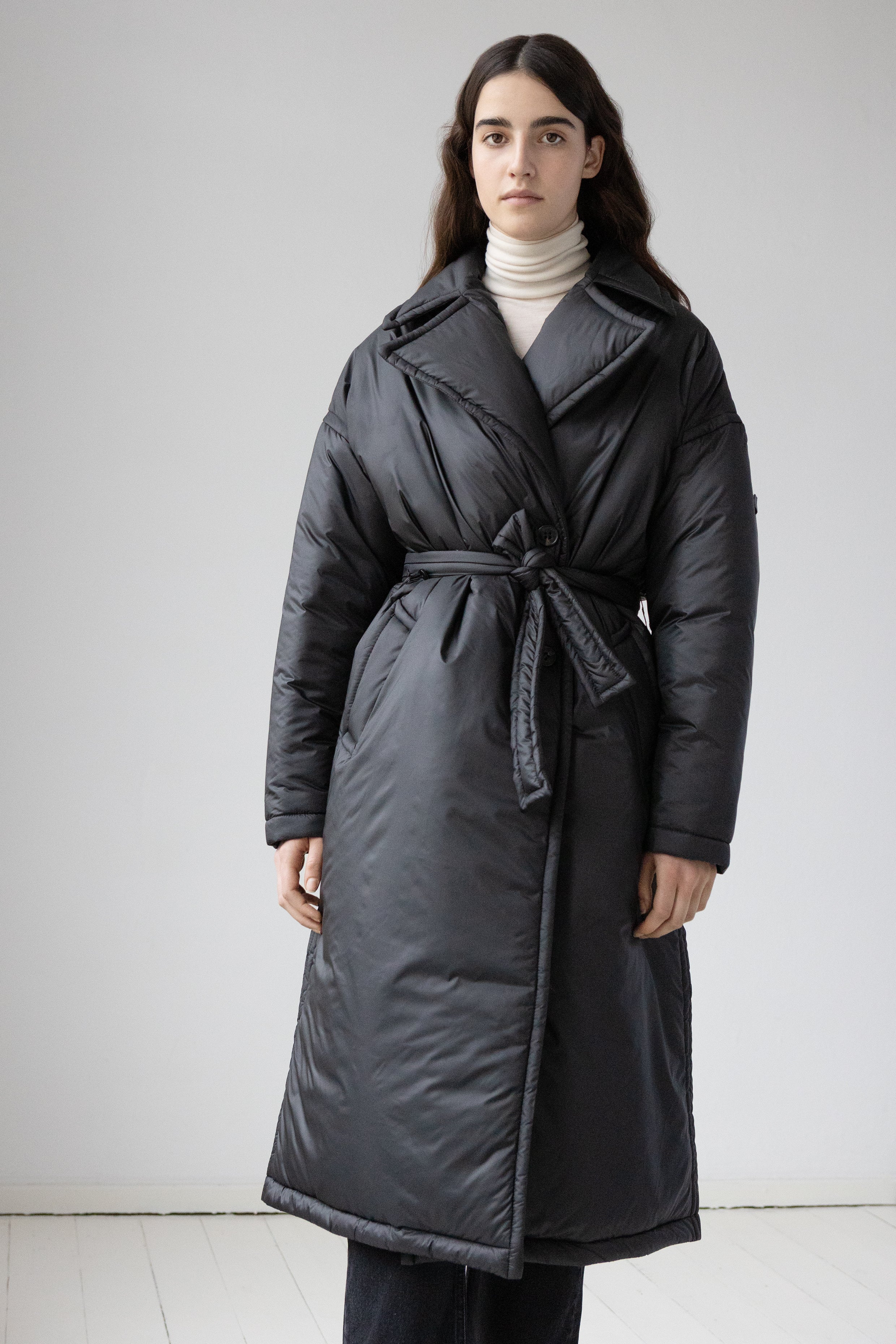 lightweight Lempelius trenchcoat with a relaxed fit