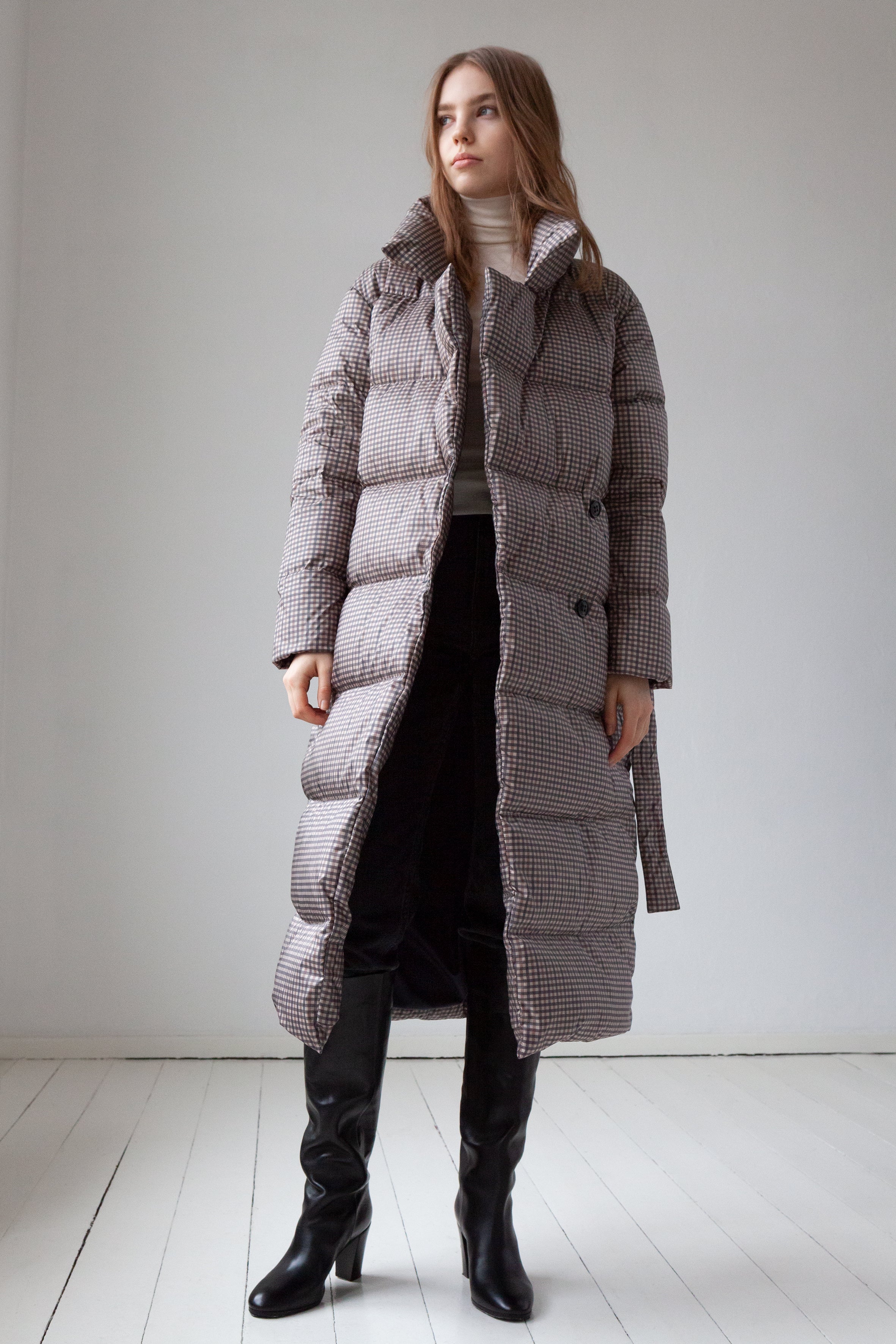 Long belted Lempelius down coat with check print
