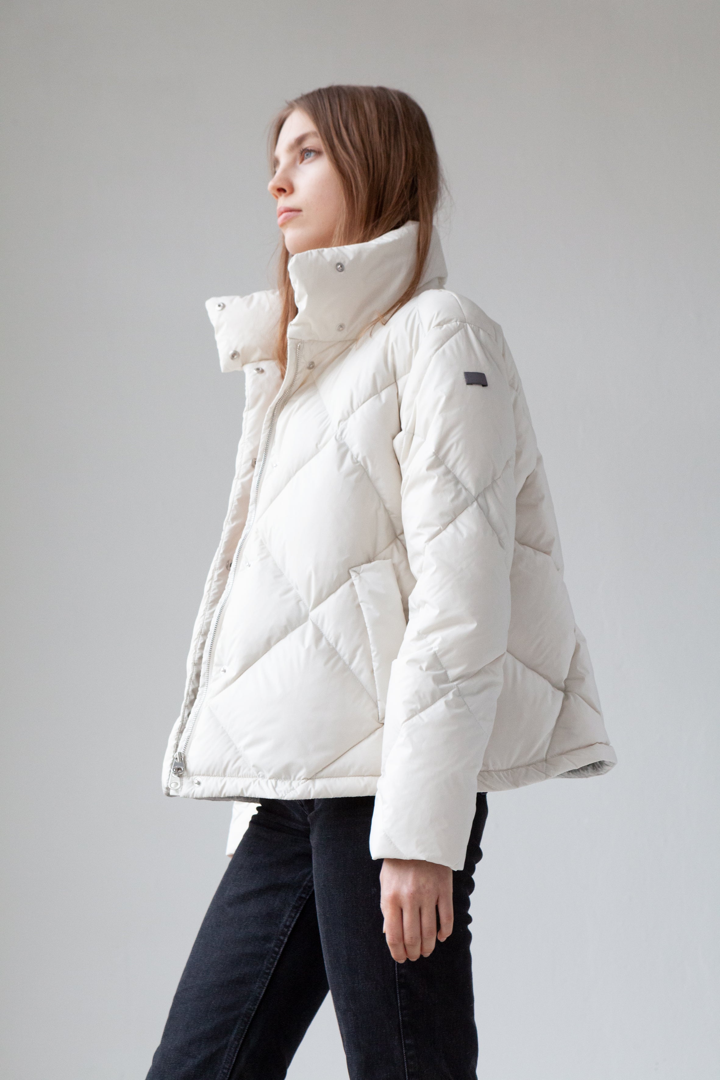 short Diamond quilted Lempelius Jacket in color off-white